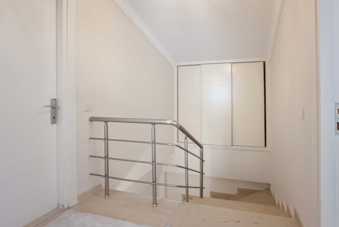 Marmaris İçmeler Havuzlu Sitede Bakımlı 3+1 Dubleks Daire