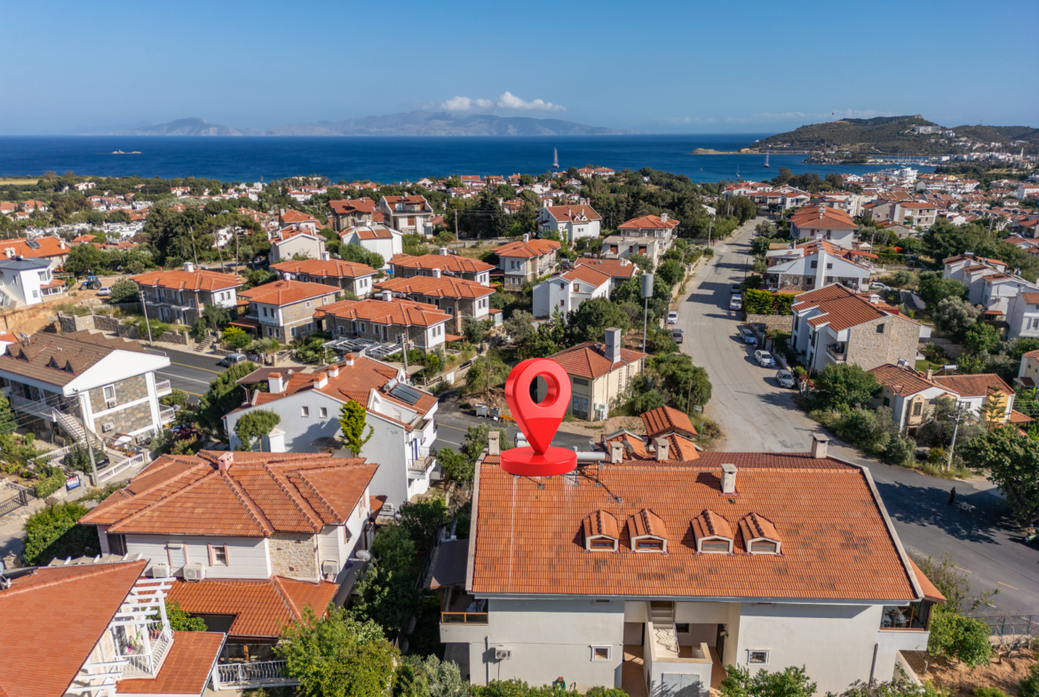 Datça Merkezi Konumda | Bahçe Kullanımlı | Ara Kat 2+1 Daire