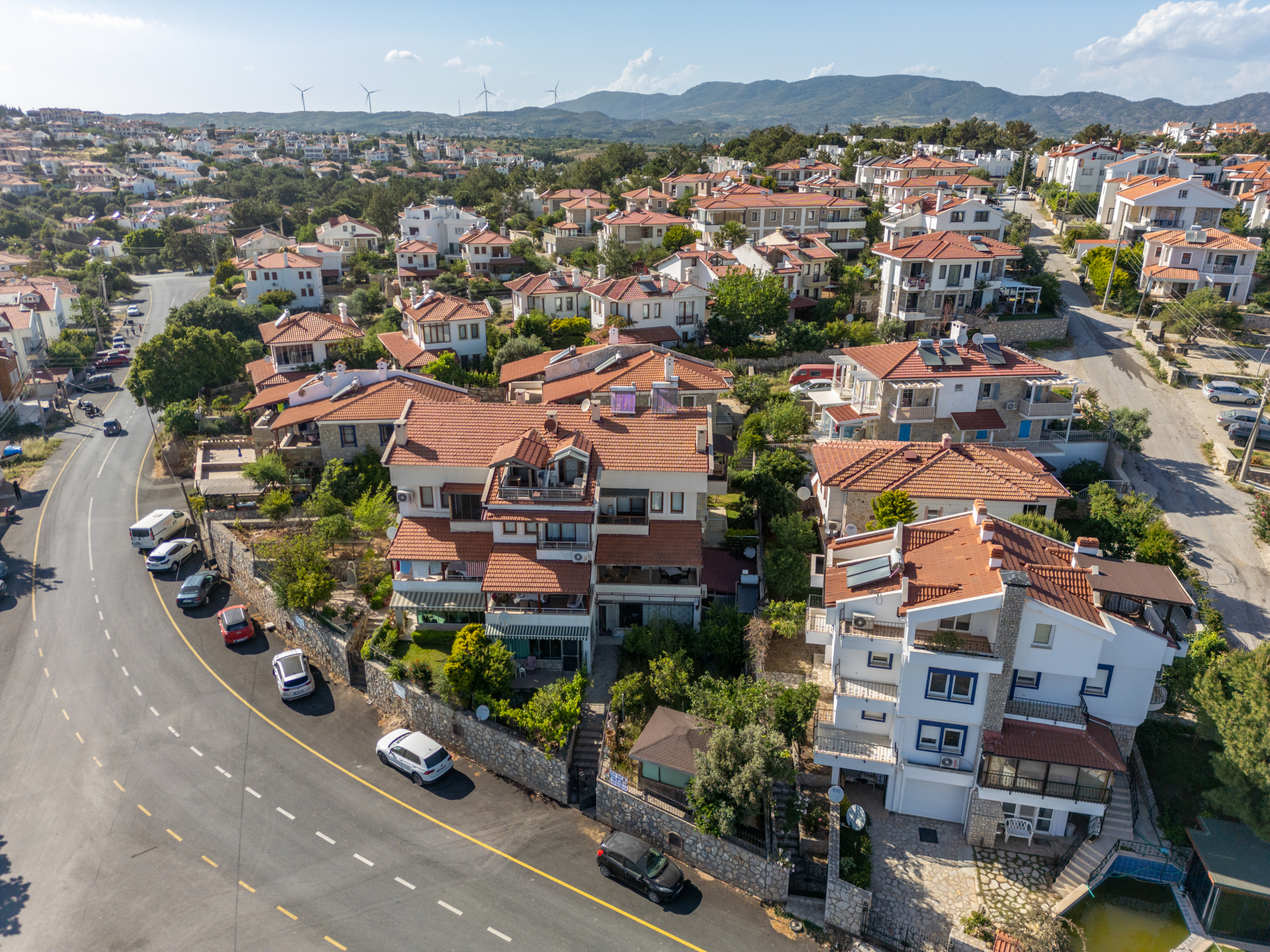 Datça Merkezi Konumda | Bahçe Kullanımlı | Ara Kat 2+1 Daire