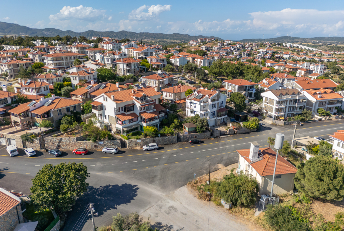 Datça Merkezi Konumda | Bahçe Kullanımlı | Ara Kat 2+1 Daire