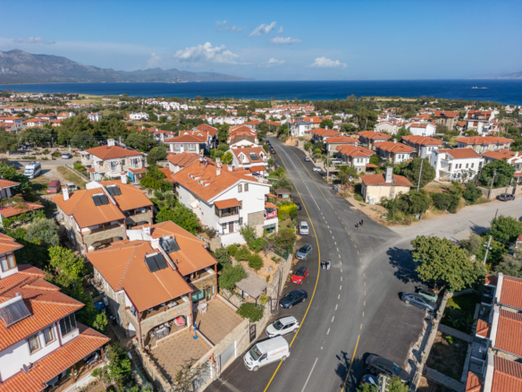 Datça Merkezi Konumda | Bahçe Kullanımlı | Ara Kat 2+1 Daire