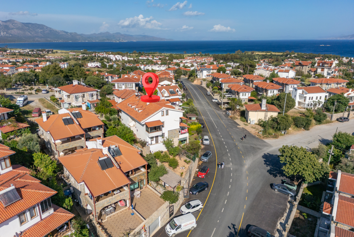 Datça Merkezi Konumda | Bahçe Kullanımlı | Ara Kat 2+1 Daire