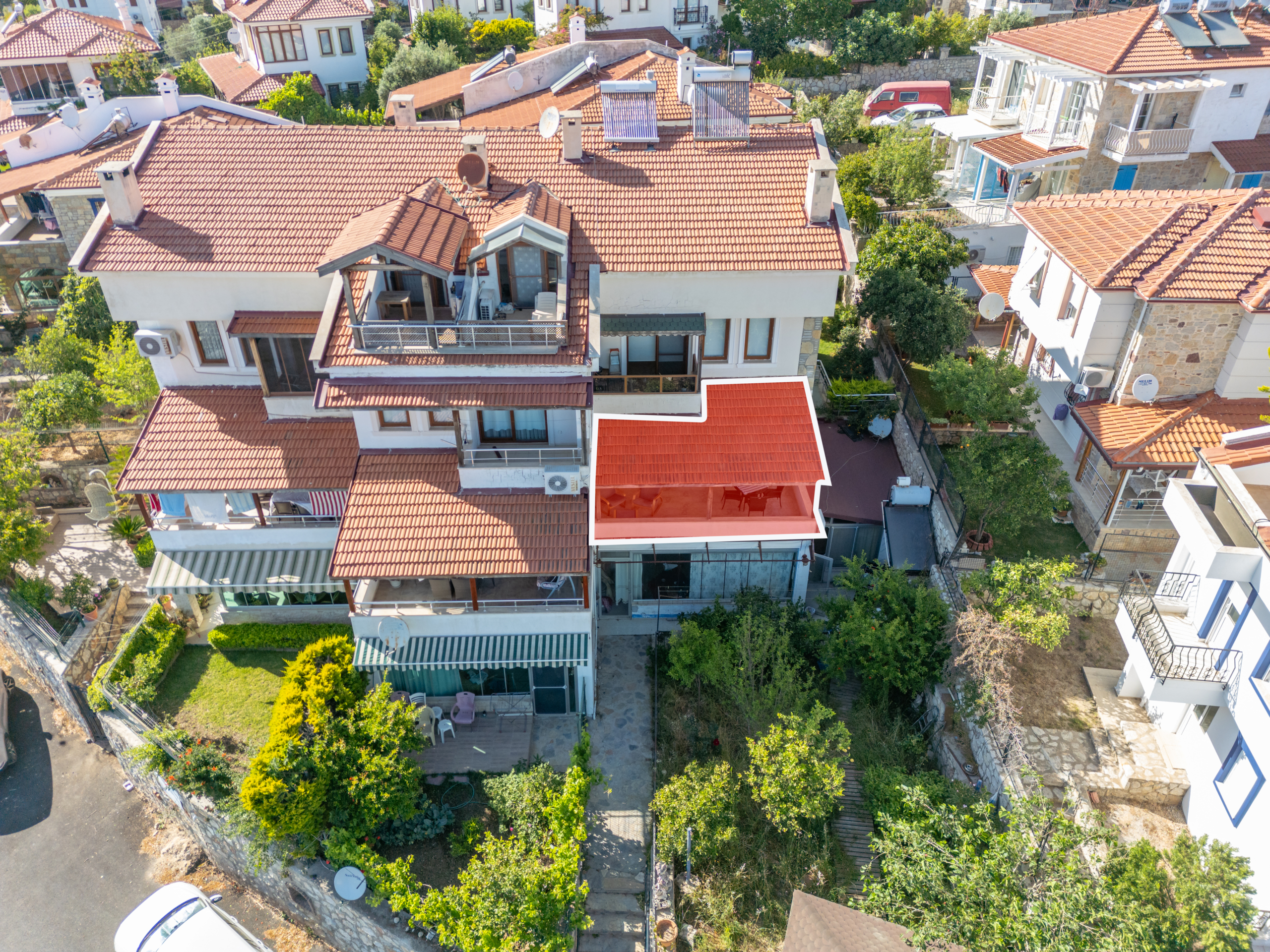 Datça Merkezi Konumda | Bahçe Kullanımlı | Ara Kat 2+1 Daire
