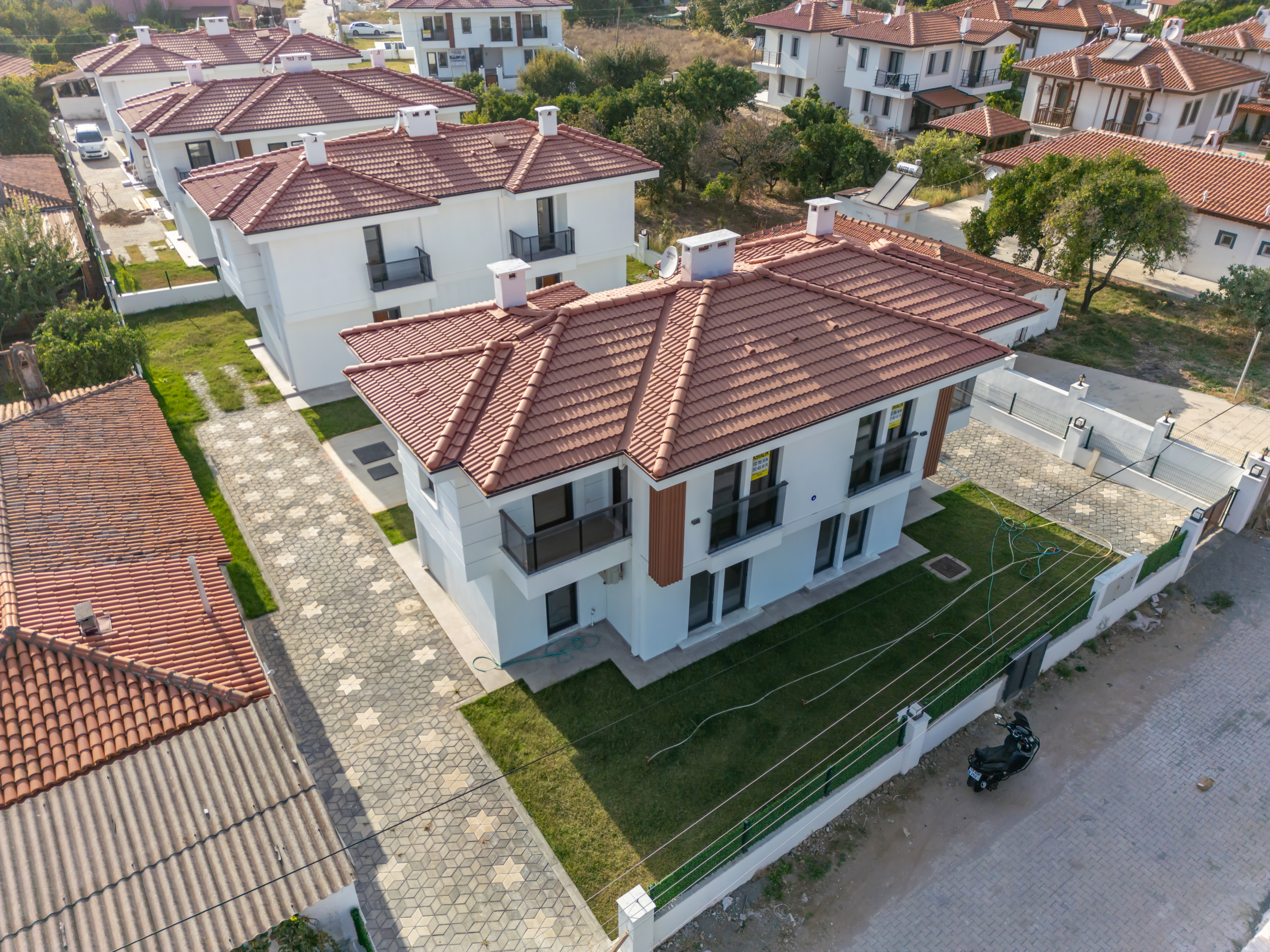 GÖKOVADA HAVUZLU SİTE İÇERİSİNDE 2+1 DUBLEKS KİRALIK VİLLA