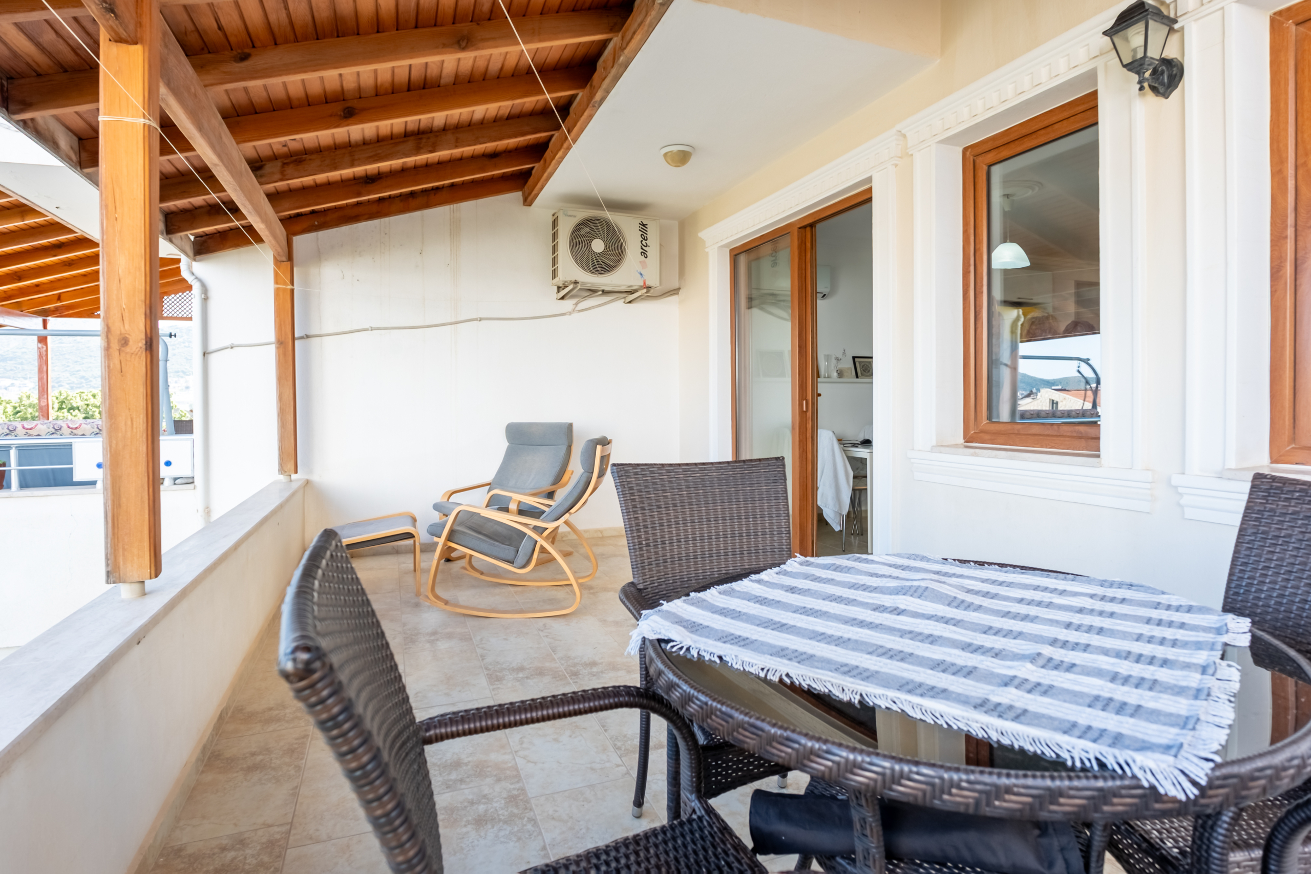 Datça Merkezi Konumda | Bahçe Kullanımlı | Ara Kat 2+1 Daire