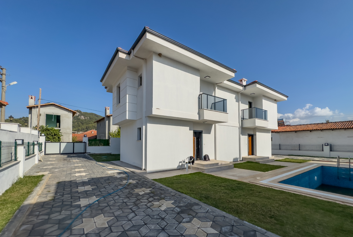 GÖKOVADA HAVUZLU SİTE İÇERİSİNDE 2+1 DUBLEKS KİRALIK VİLLA