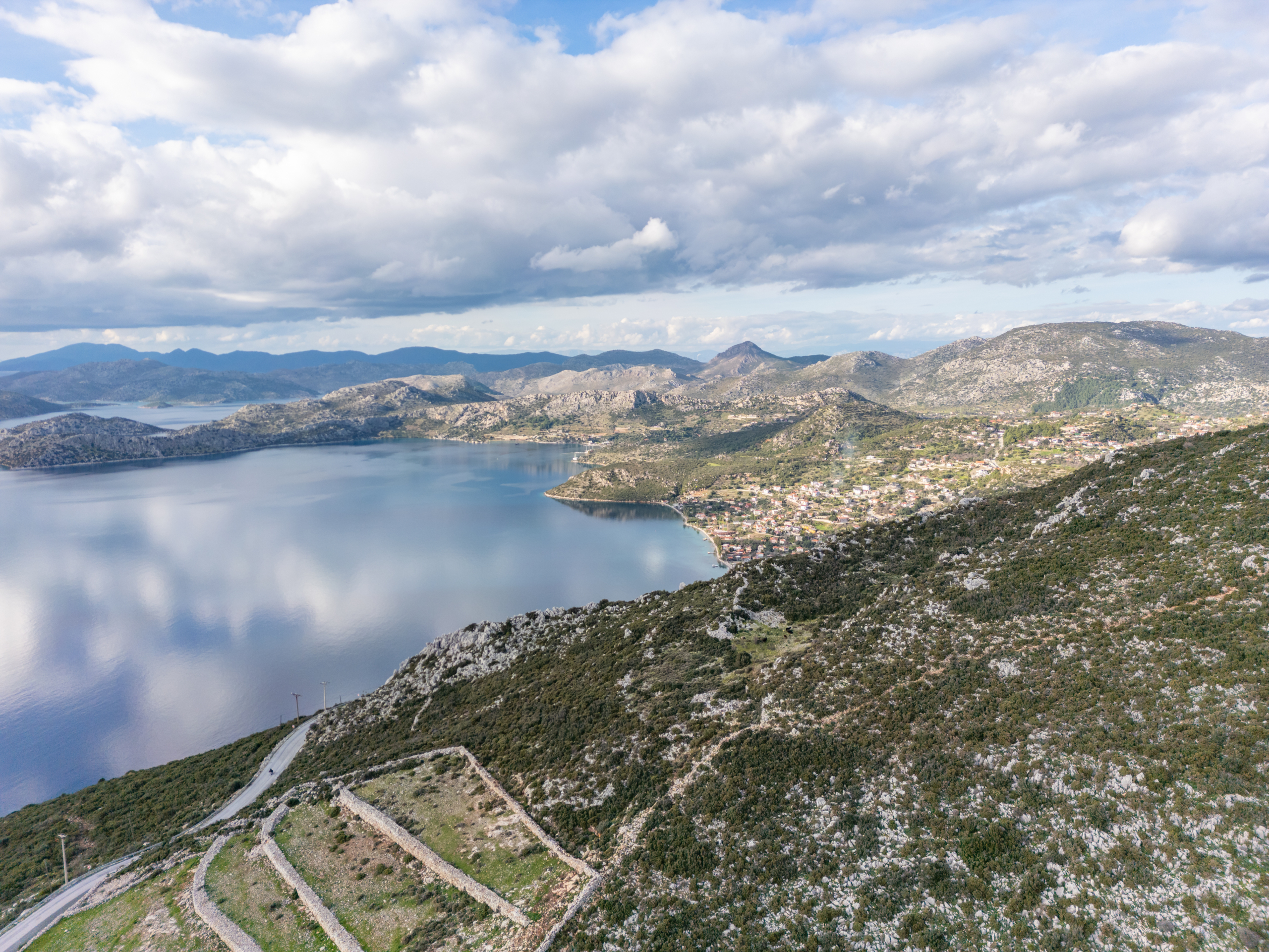 DJI_0707 Taşlıca Söğüt Sınırında Merkeze Yakın Müstakil Tapulu Tarla