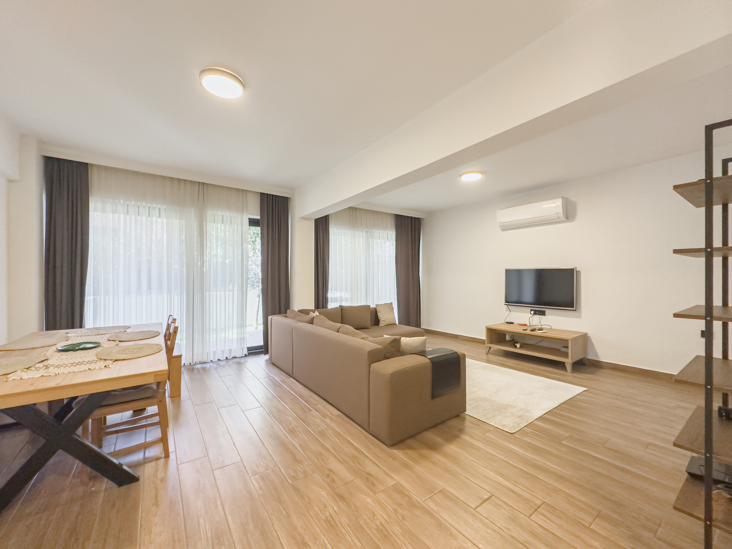 2 Marmaris Sarıana’da Marinaya 2 dk Müstakil Bahçeli 2+1