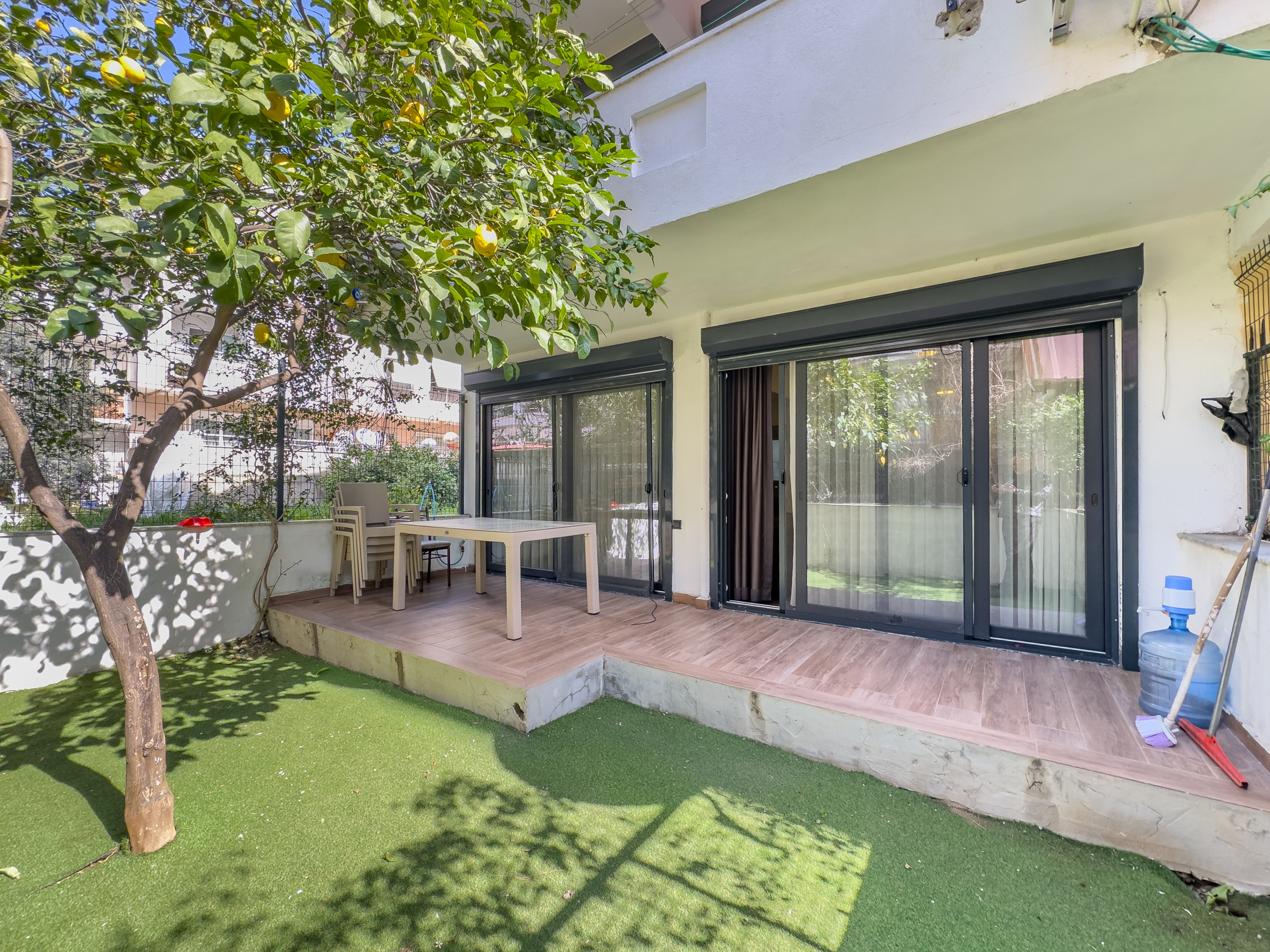 9 Marmaris Sarıana’da Marinaya 2 dk Müstakil Bahçeli 2+1