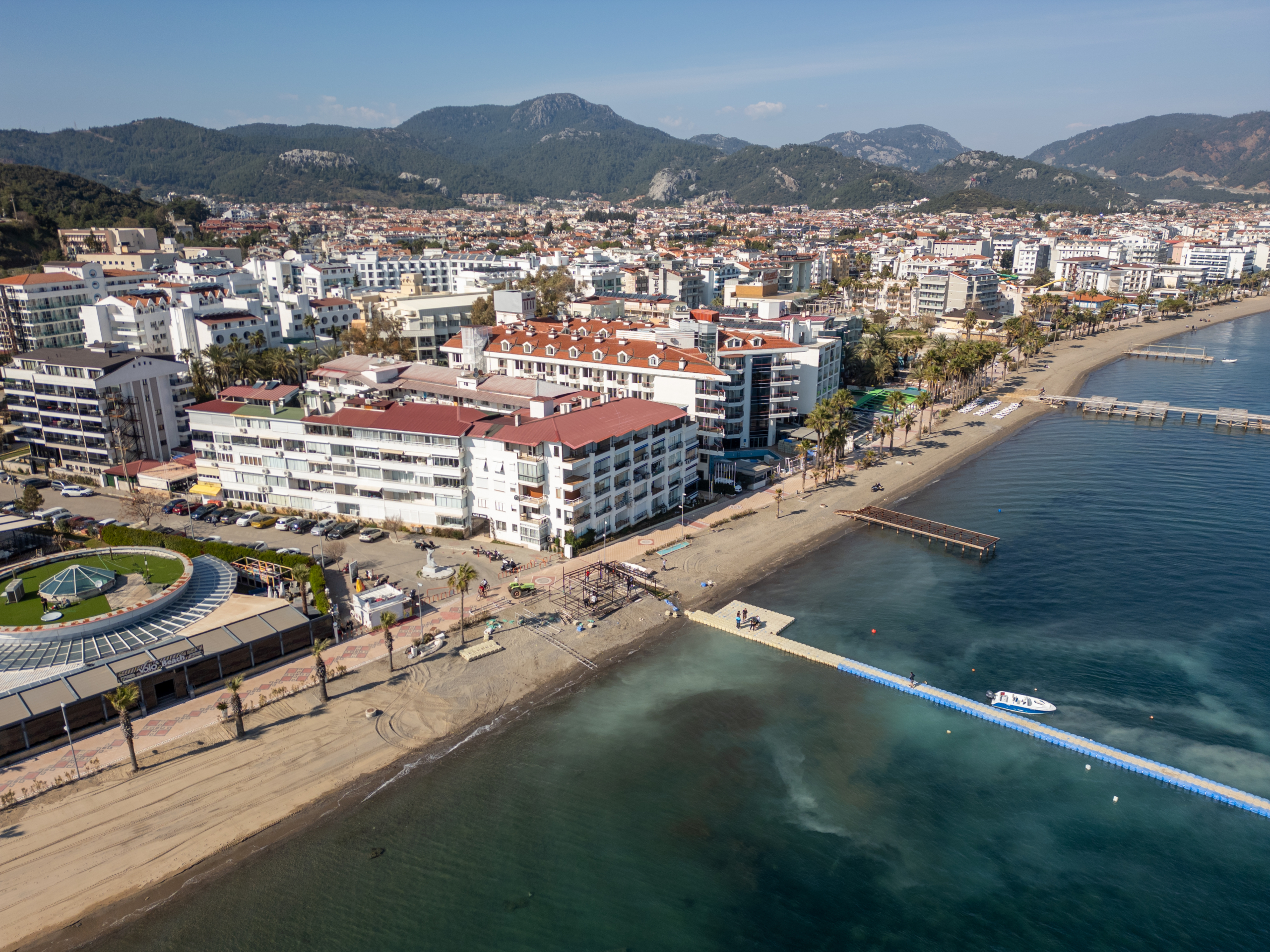 Marmaris Siteler Sahilde Özel Plajlı Deniz Manzaralı 1+1