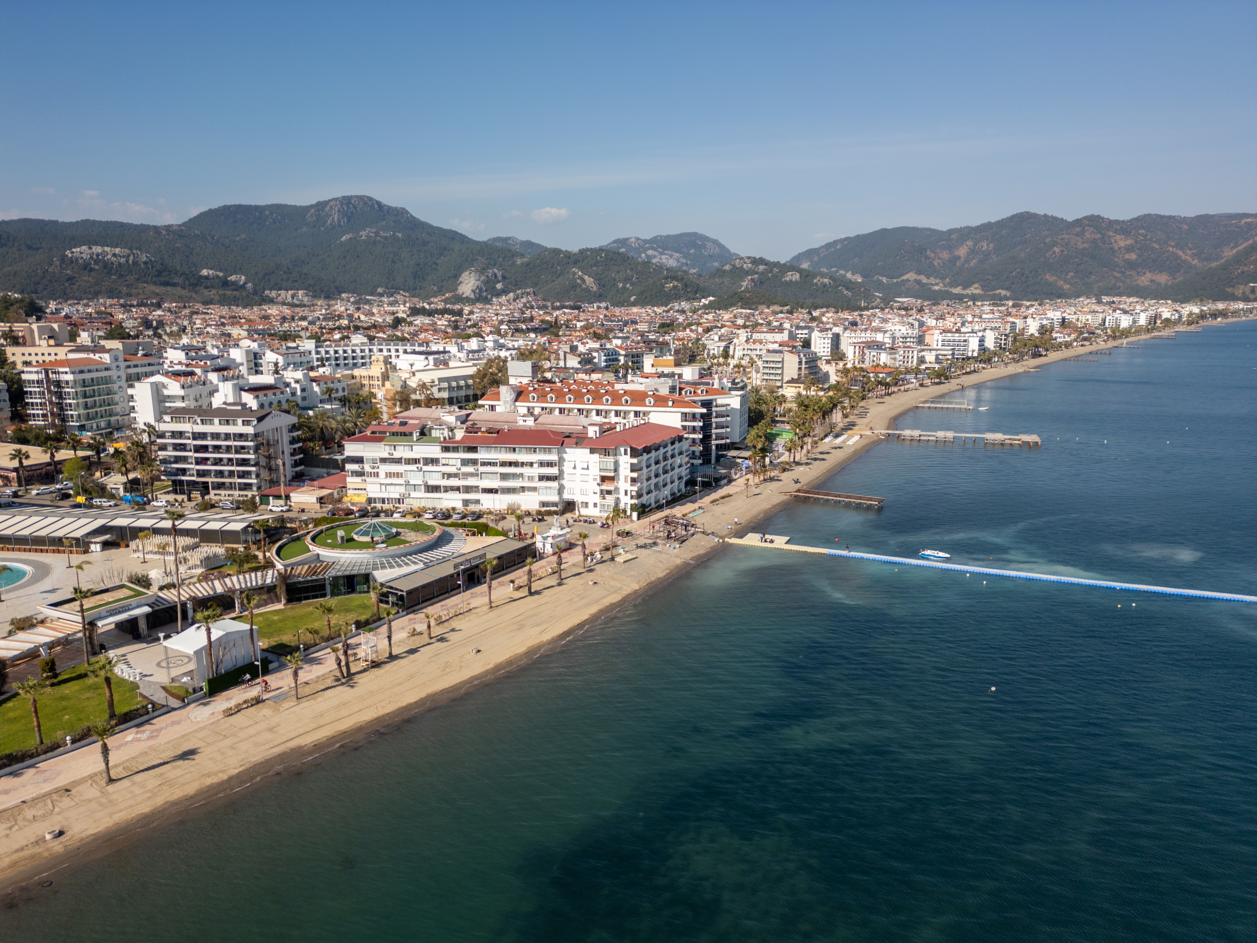 Marmaris Siteler Sahilde Özel Plajlı Deniz Manzaralı 1+1