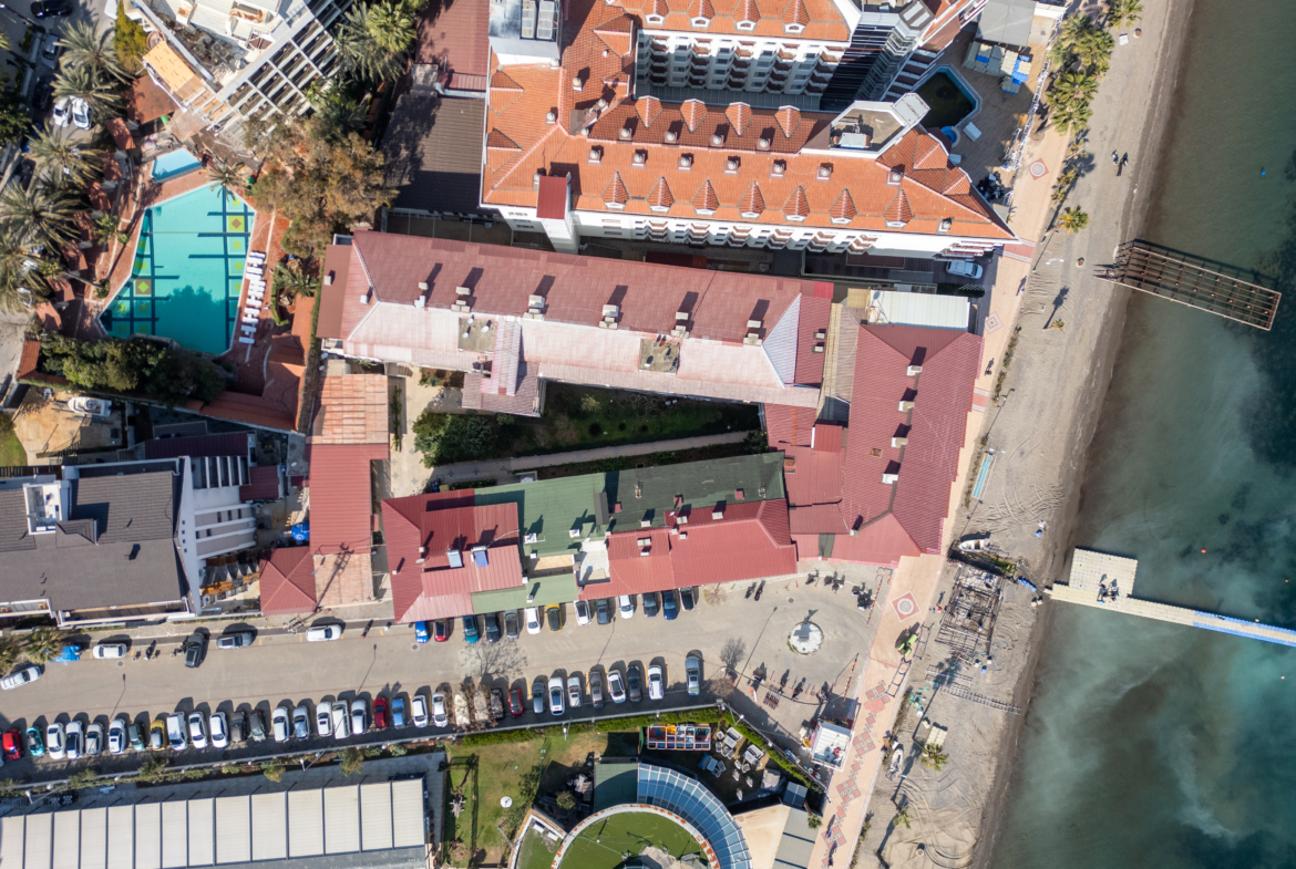 Marmaris Siteler Sahilde Özel Plajlı Deniz Manzaralı 1+1