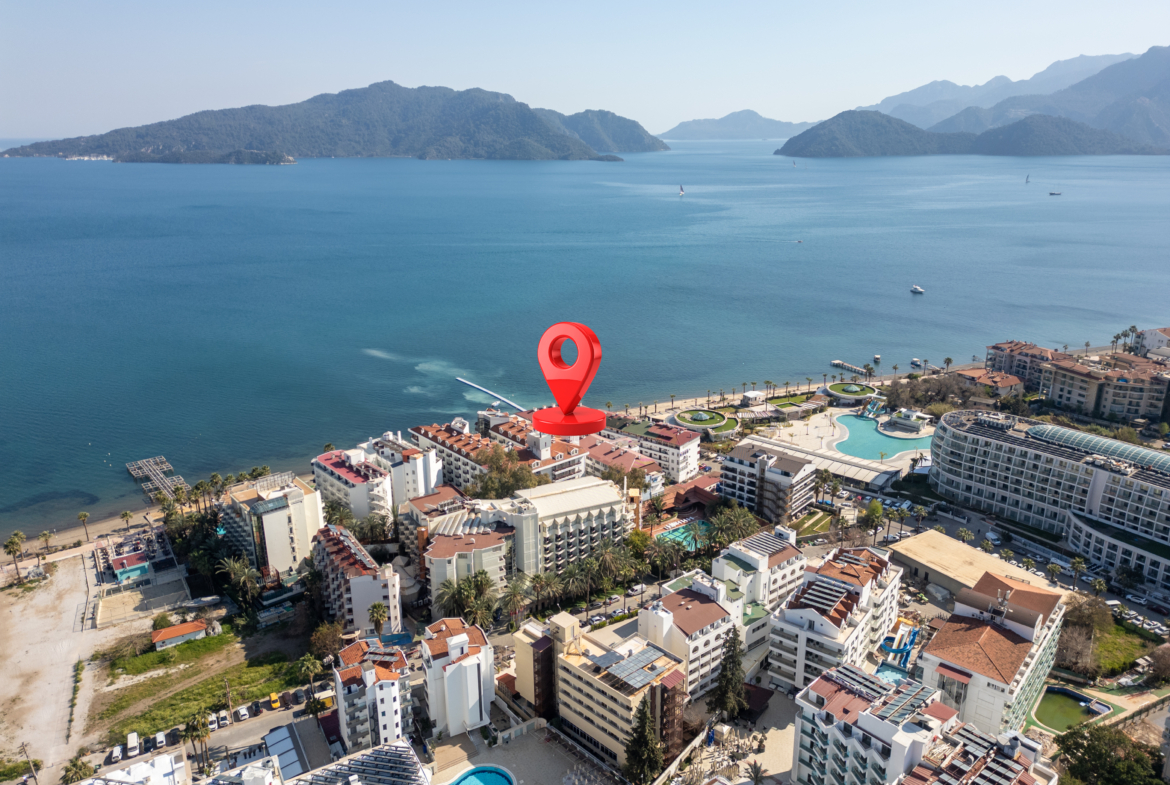 Marmaris Siteler Sahilde Özel Plajlı Deniz Manzaralı 1+1