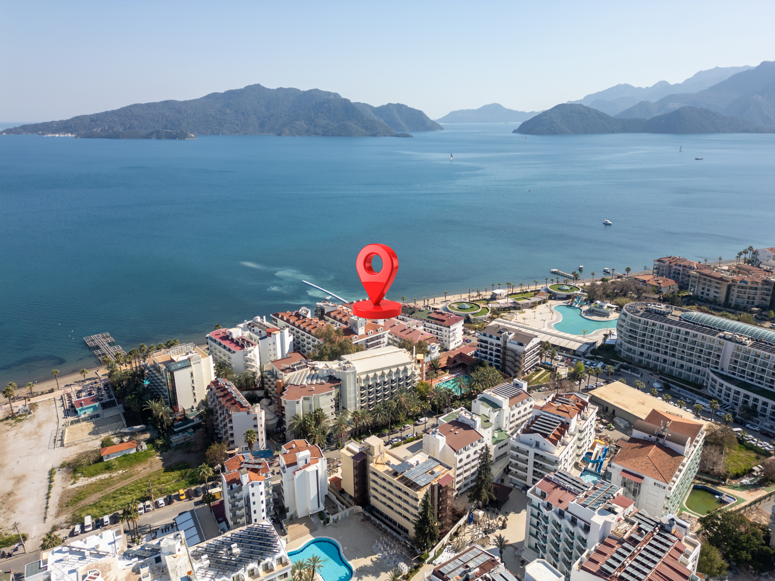 Marmaris Siteler Sahilde Özel Plajlı Deniz Manzaralı 1+1