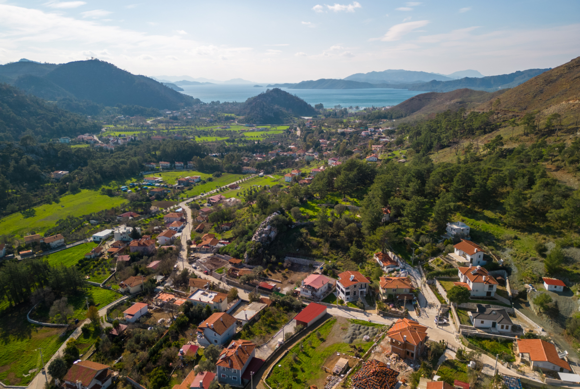 Marmaris Hisarönünde Deniz Manzaralı | Köy İçi İmarlı | 2.214 m2