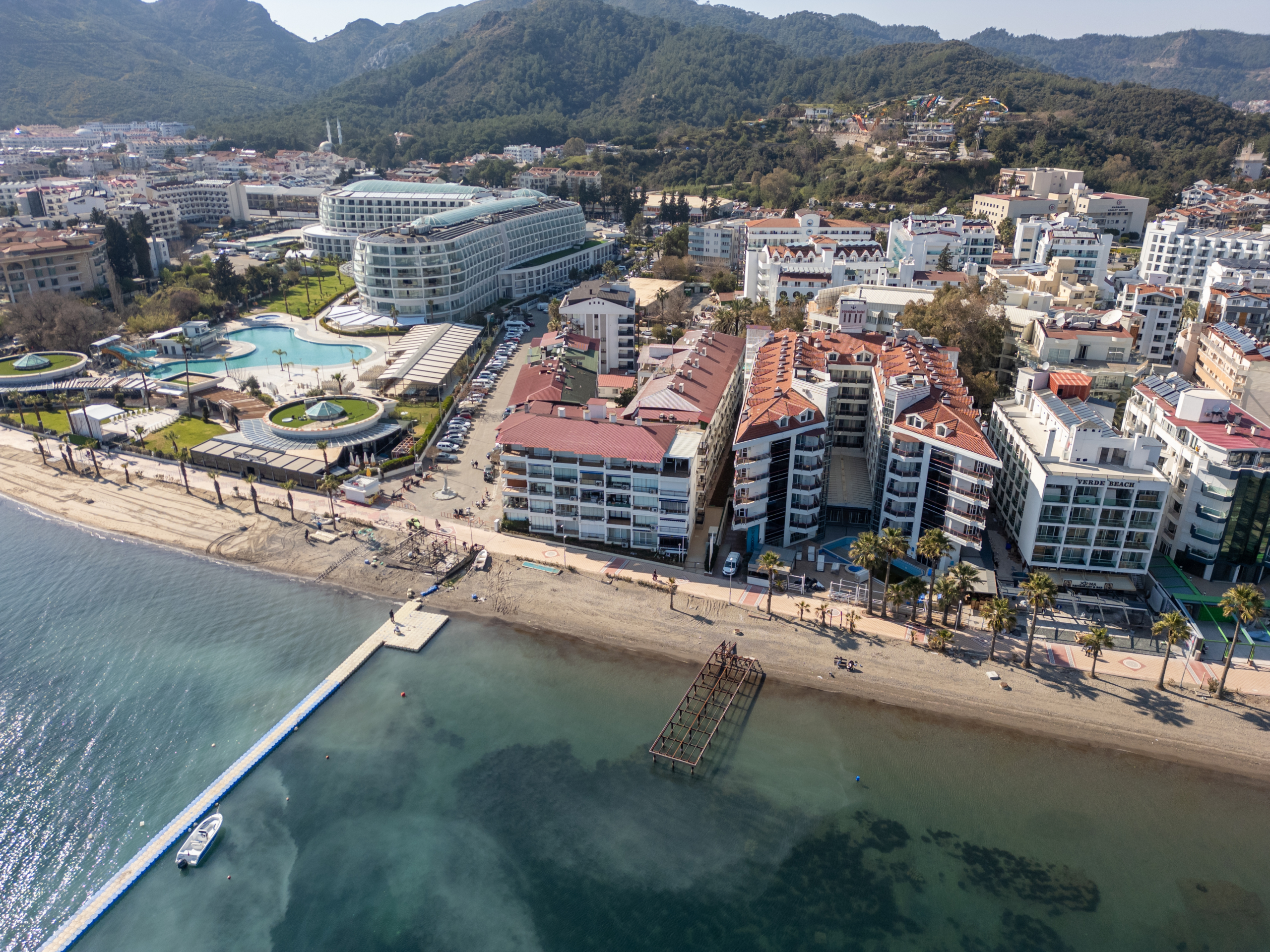 Marmaris Siteler Sahilde Özel Plajlı Deniz Manzaralı 1+1