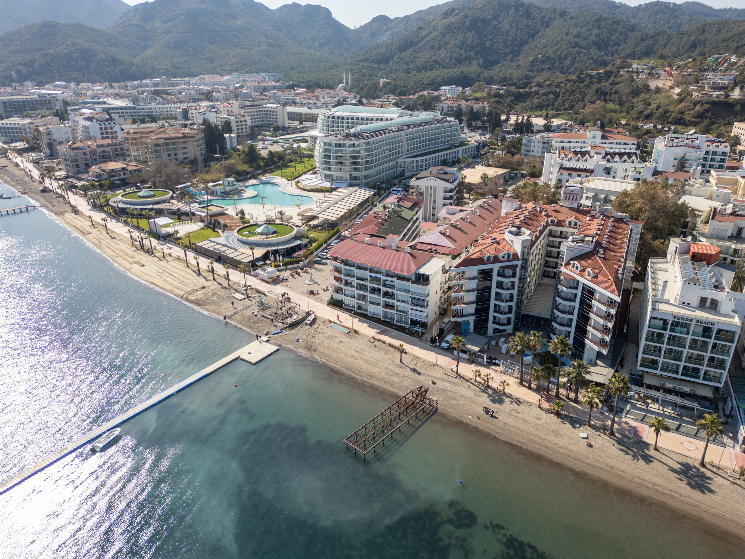 Marmaris Siteler Sahilde Özel Plajlı Deniz Manzaralı 1+1
