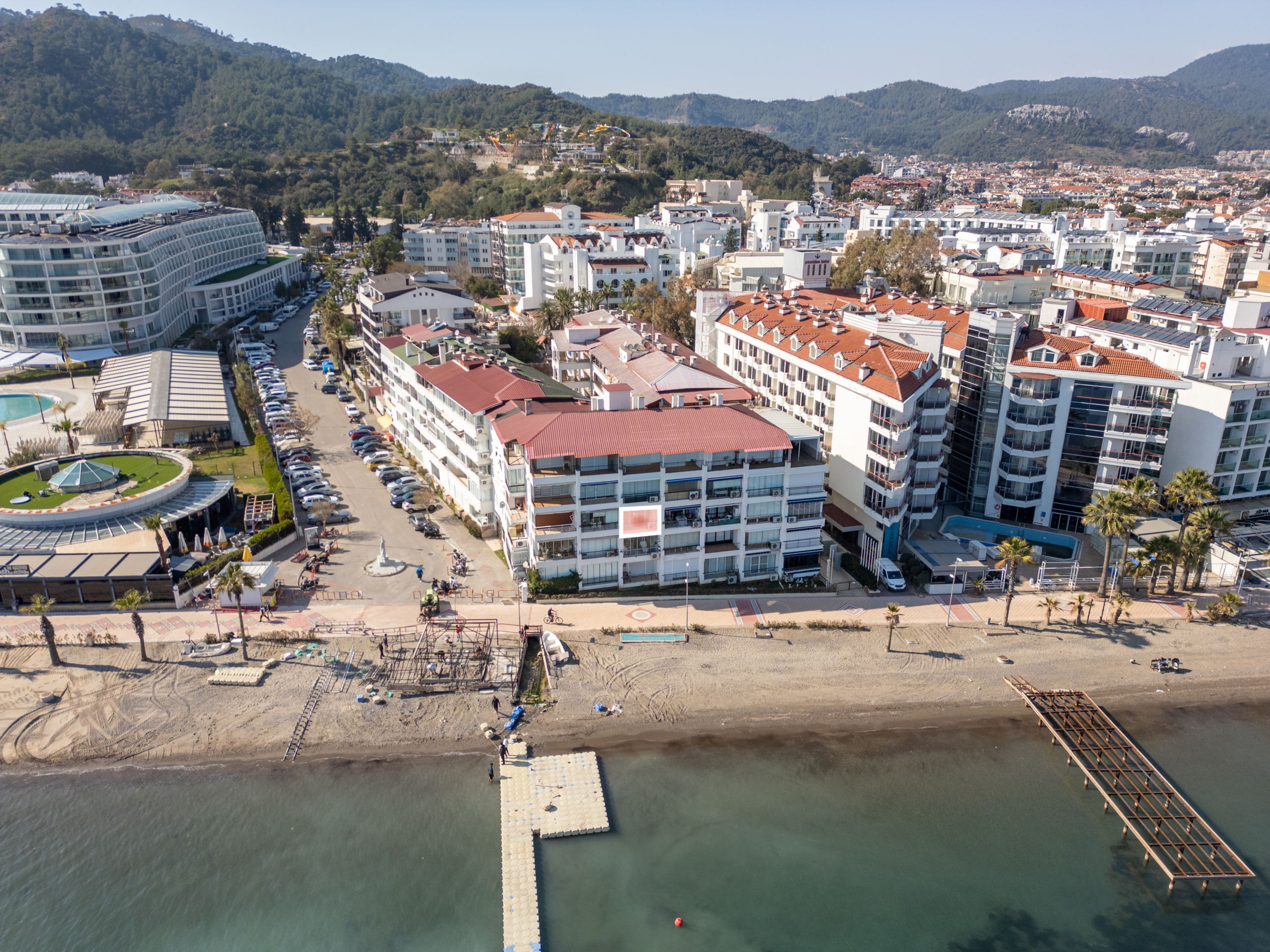 Marmaris Siteler Sahilde Özel Plajlı Deniz Manzaralı 1+1