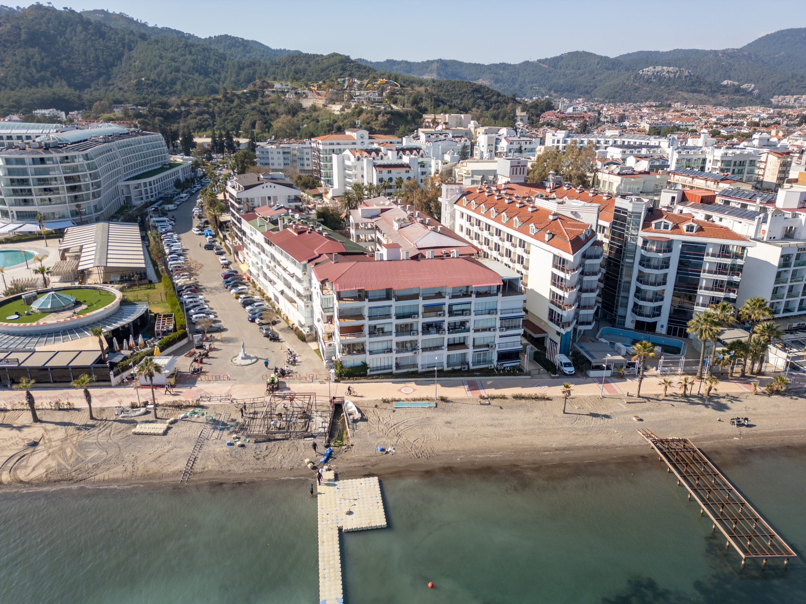Marmaris Siteler Sahilde Özel Plajlı Deniz Manzaralı 1+1