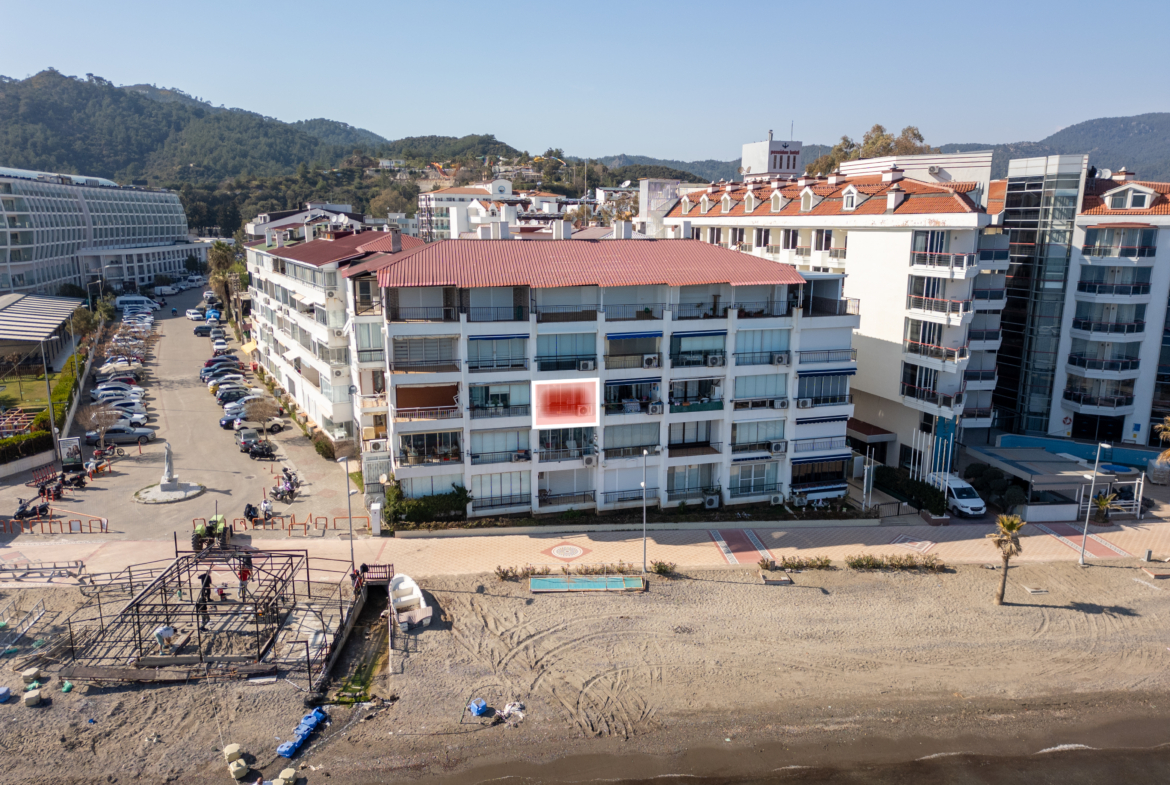 Marmaris Siteler Sahilde Özel Plajlı Deniz Manzaralı 1+1