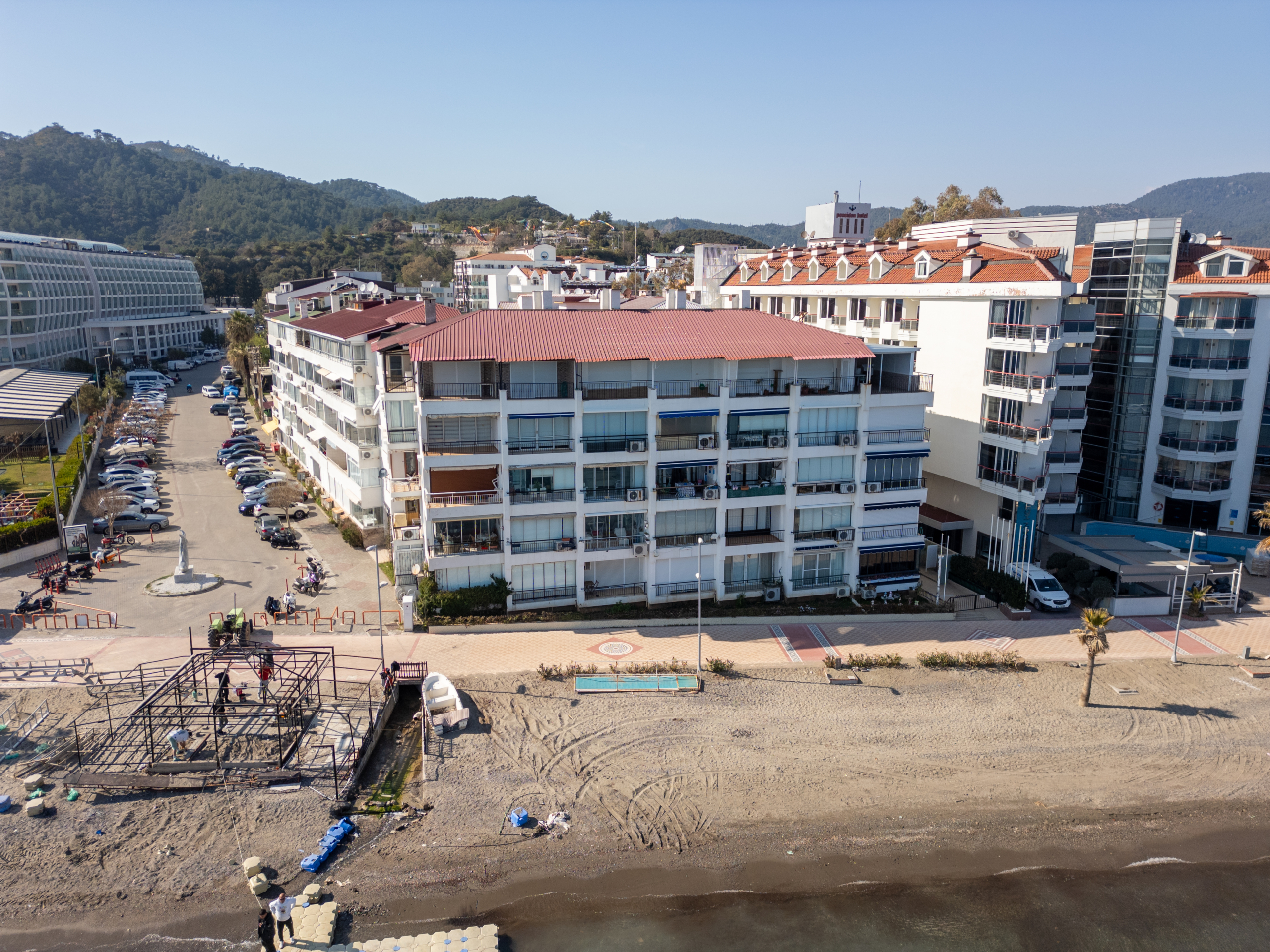 Marmaris Siteler Sahilde Özel Plajlı Deniz Manzaralı 1+1