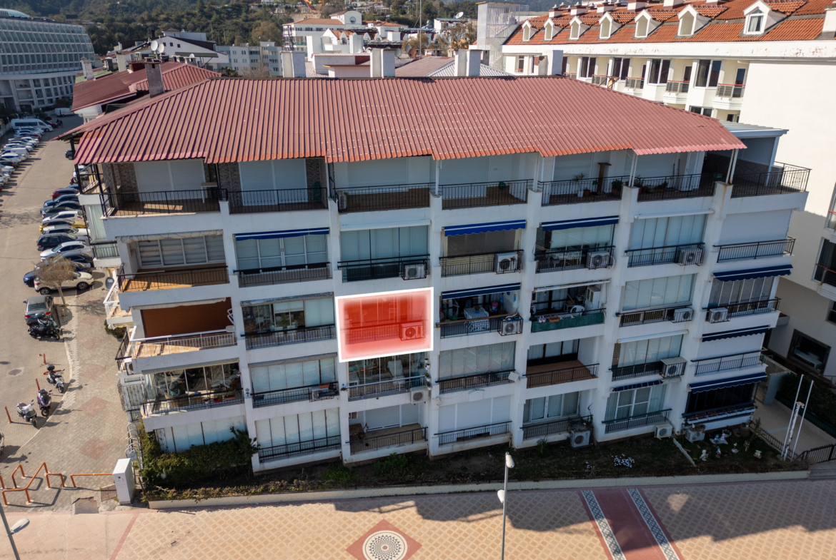 Marmaris Siteler Sahilde Özel Plajlı Deniz Manzaralı 1+1