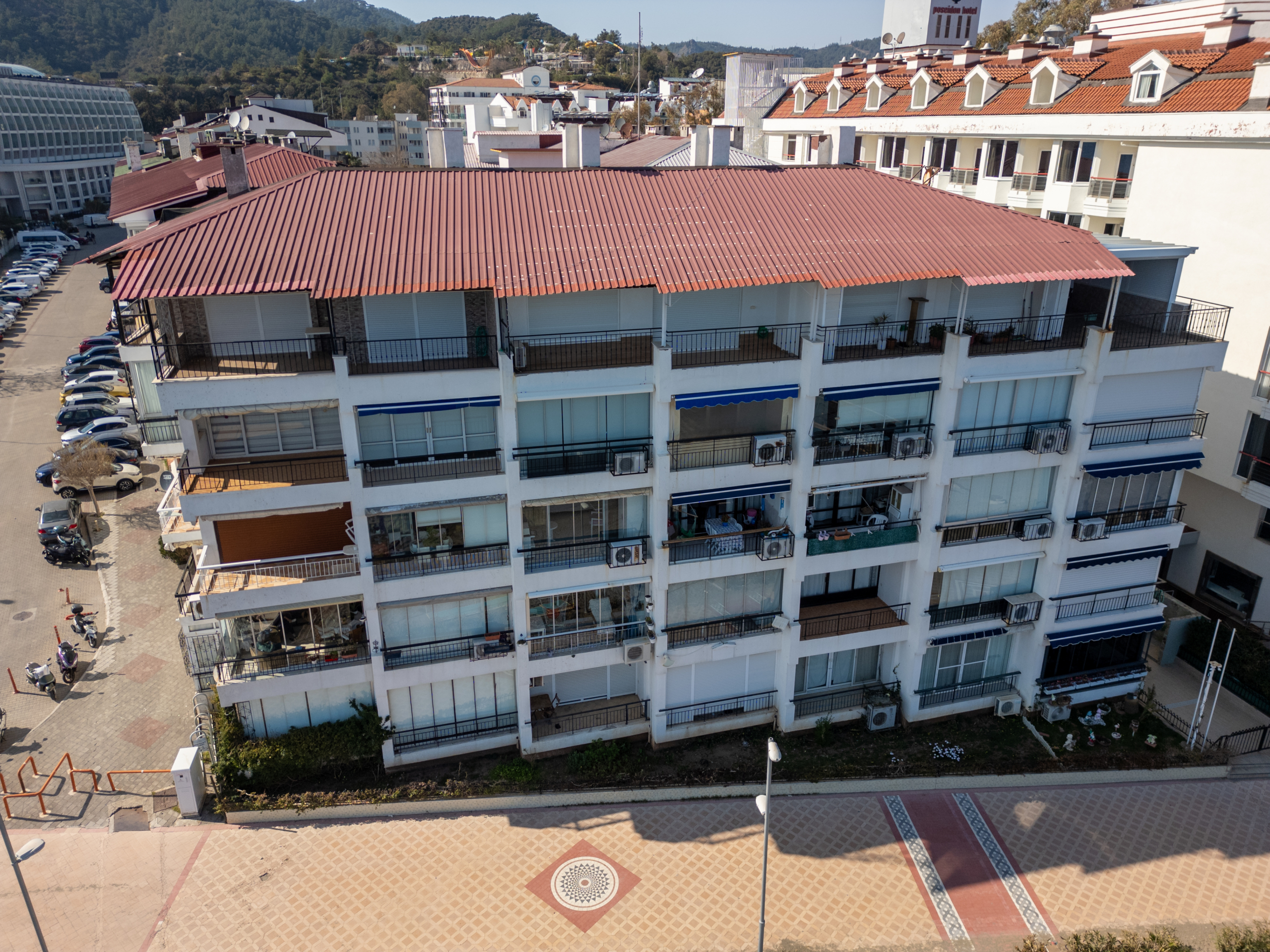 Marmaris Siteler Sahilde Özel Plajlı Deniz Manzaralı 1+1