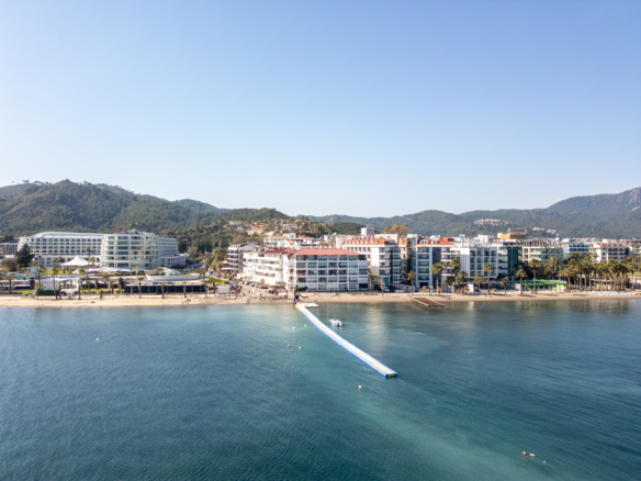 Marmaris Siteler Sahilde Özel Plajlı Deniz Manzaralı 1+1