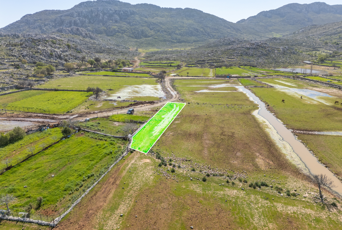 Marmaris Taşlıca’da Yola Cepheli Yatırımlık 447m² Tarla
