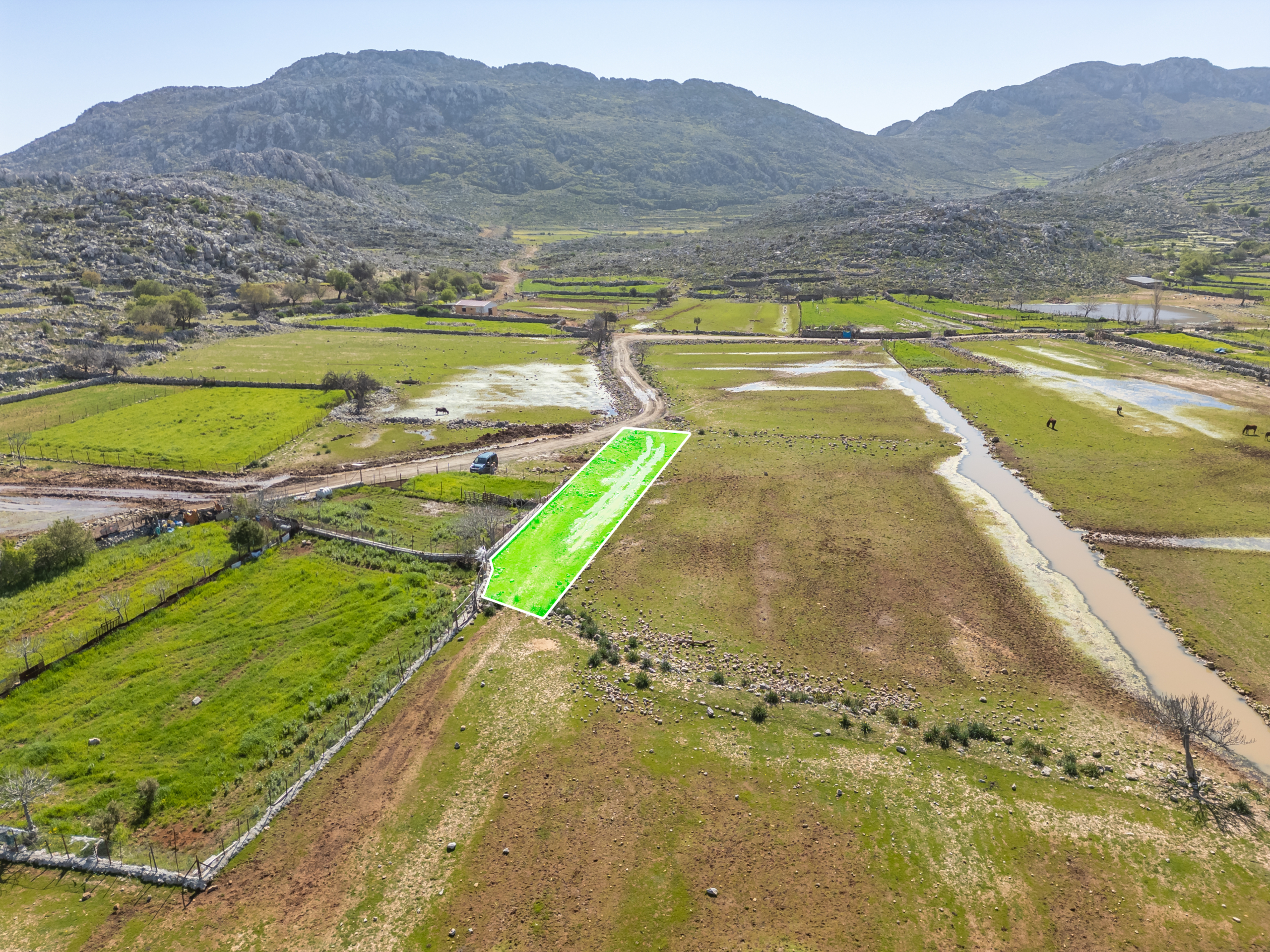 Marmaris Taşlıca’da Yola Cepheli Yatırımlık 447m² Tarla