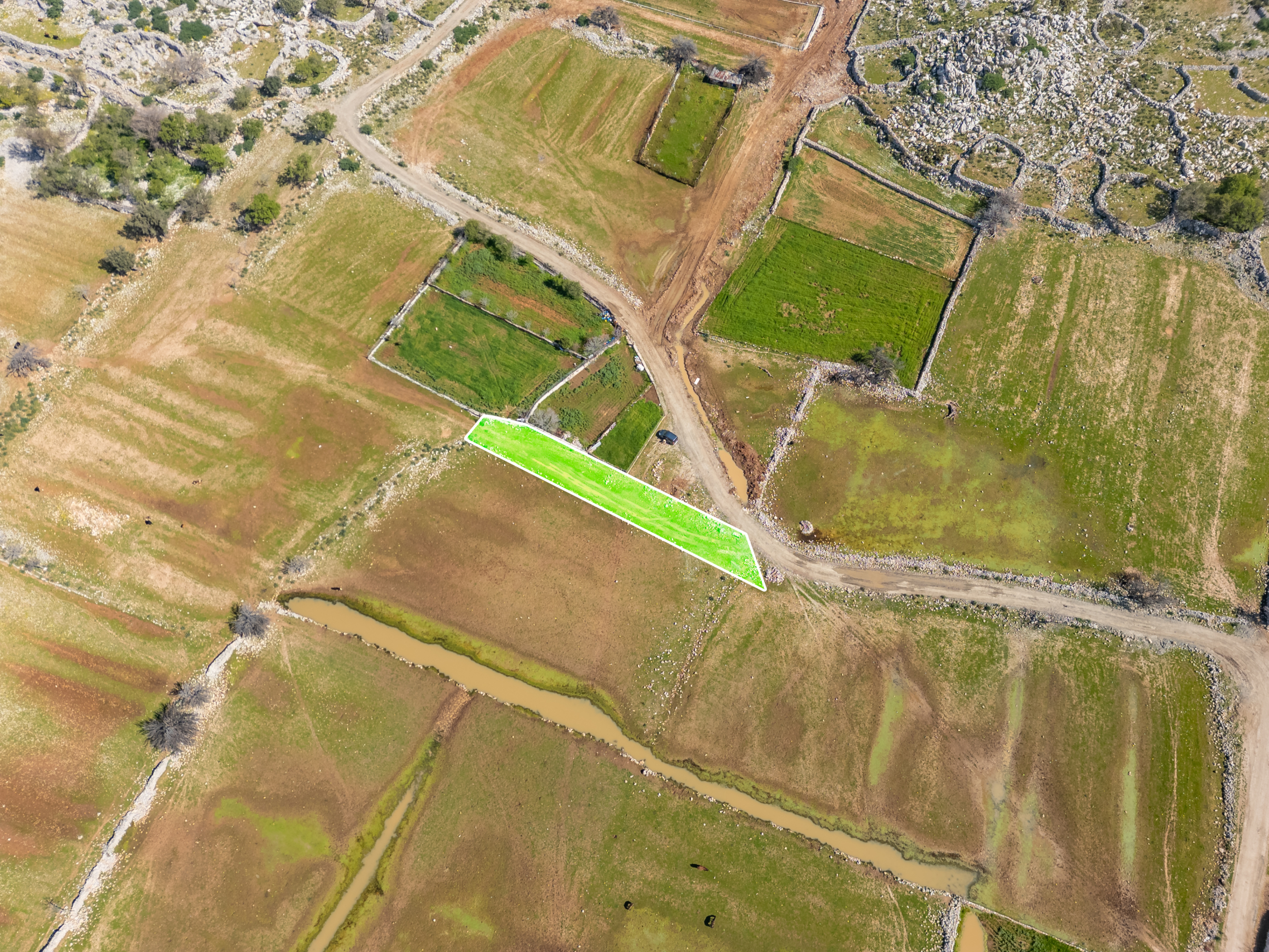 Marmaris Taşlıca’da Yola Cepheli Yatırımlık 447m² Tarla