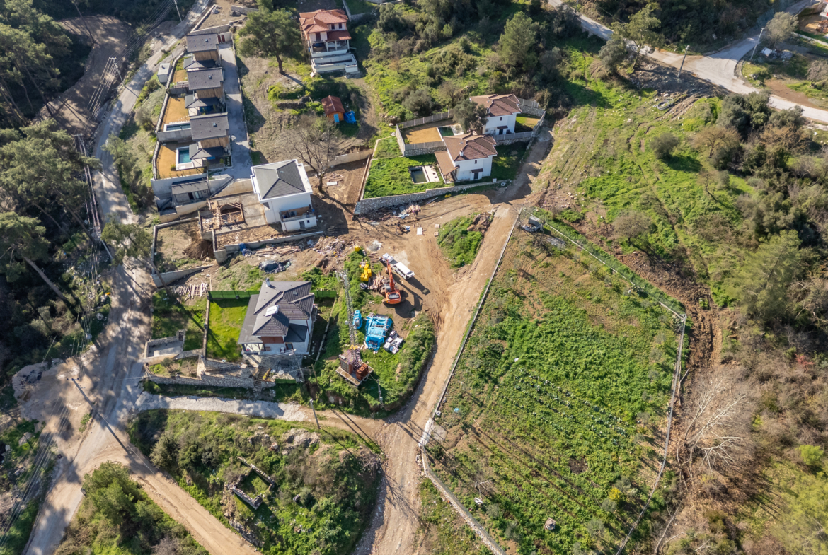 Marmaris Çetibeli’de 1.293 m2 Köşe Parsel 2 Villa İmarı