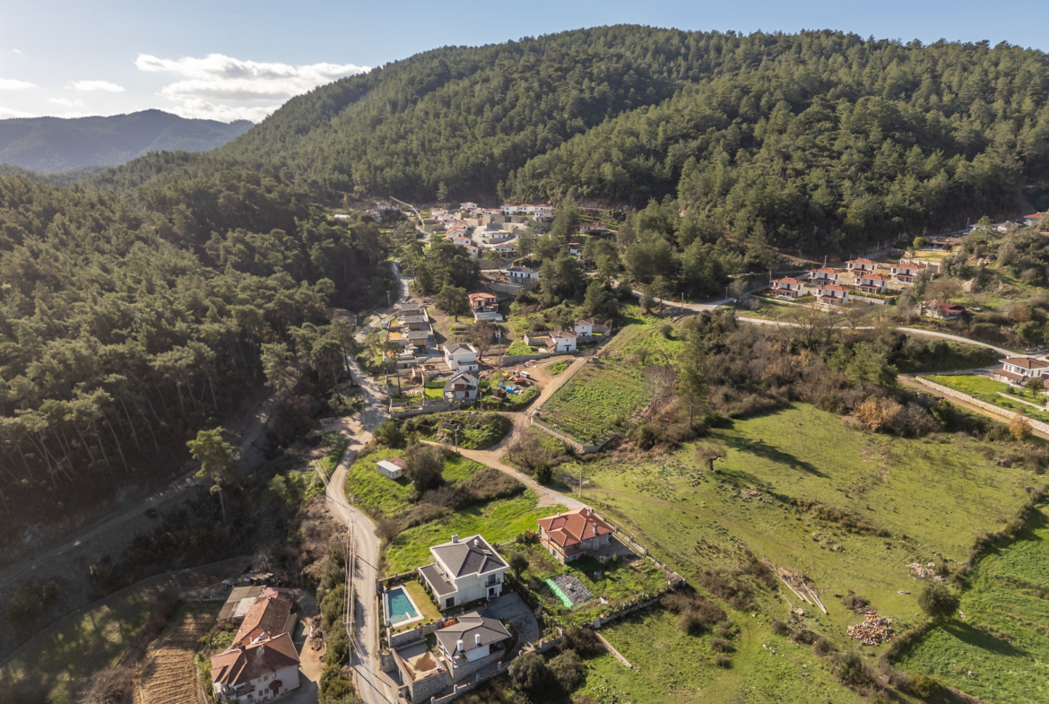Marmaris Çetibeli’de 1.293 m2 Köşe Parsel 2 Villa İmarı