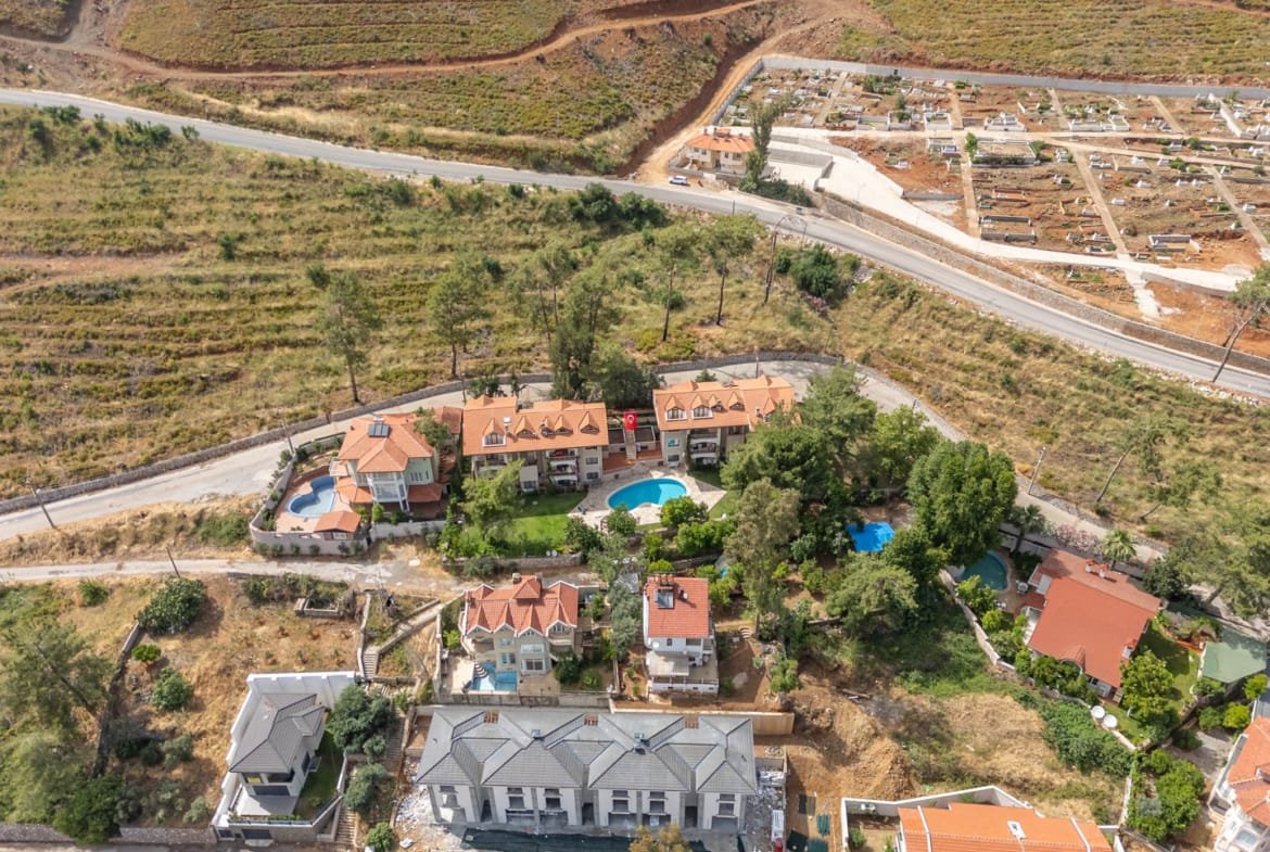 Marmaris İçmeler’de Havuzlu Site İçerisinde Eşyalı Kiralık 3+1 Bahçe Dubleksi
