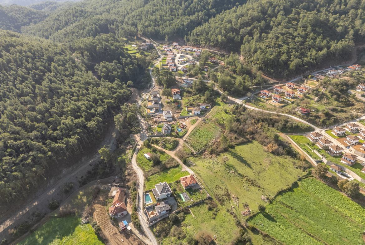 Marmaris Çetibeli’de 1.293 m2 Köşe Parsel 2 Villa İmarı