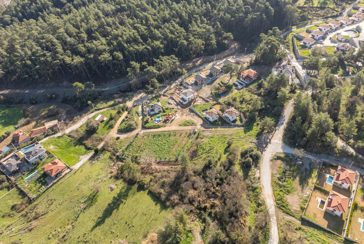 Marmaris Çetibeli’de 1.293 m2 Köşe Parsel 2 Villa İmarı