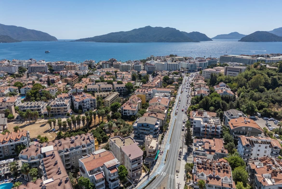Marmaris Siteler’de Sahile Yürüme Mesafesinde Tadilatlı 2+1 Satılık Daire