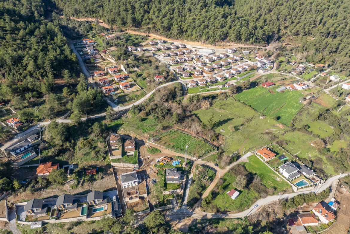 Marmaris Çetibeli’de 1.293 m2 Köşe Parsel 2 Villa İmarı