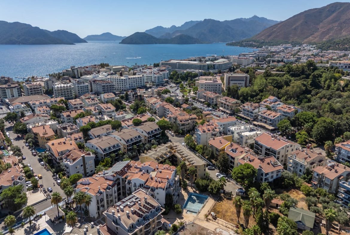 Marmaris Siteler’de Sahile Yürüme Mesafesinde Tadilatlı 2+1 Satılık Daire