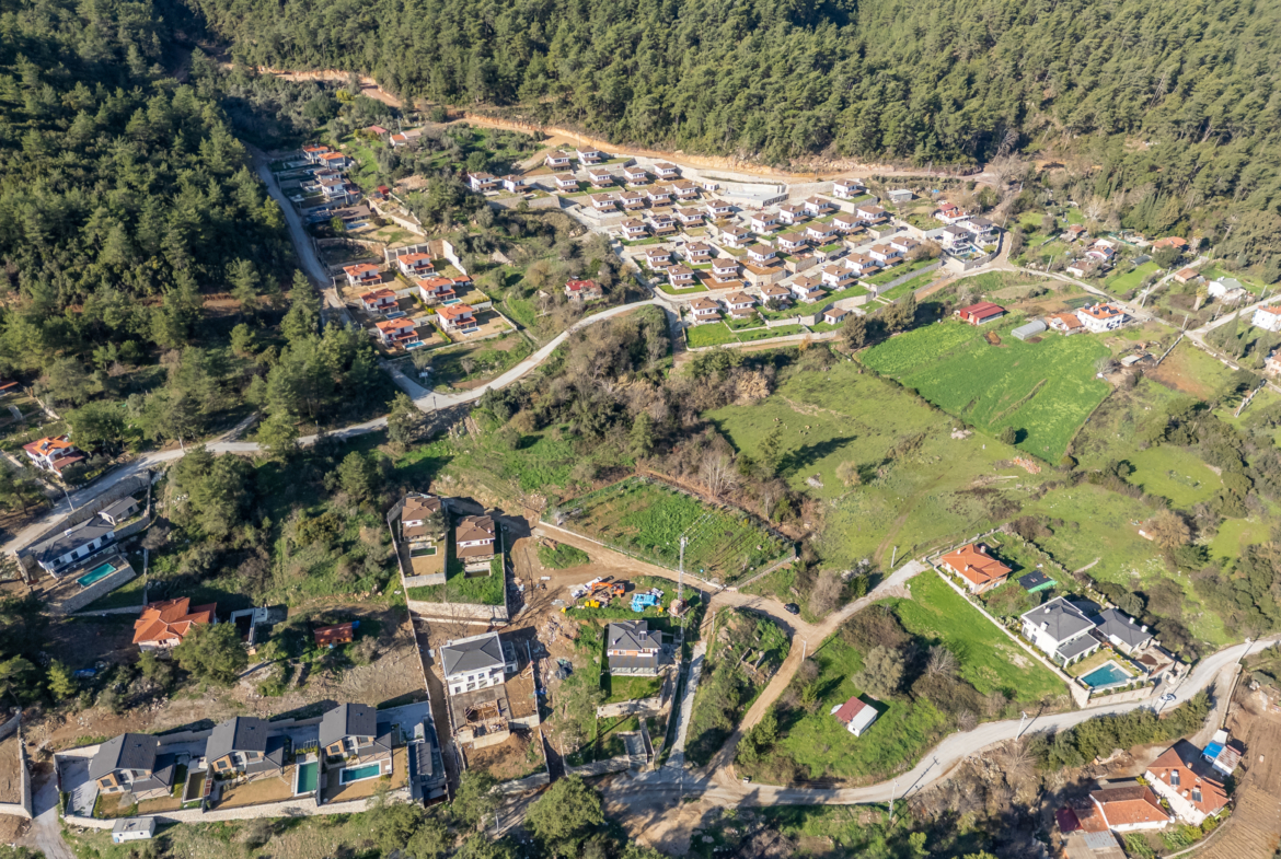 Marmaris Çetibeli’de 1.293 m2 Köşe Parsel 2 Villa İmarı