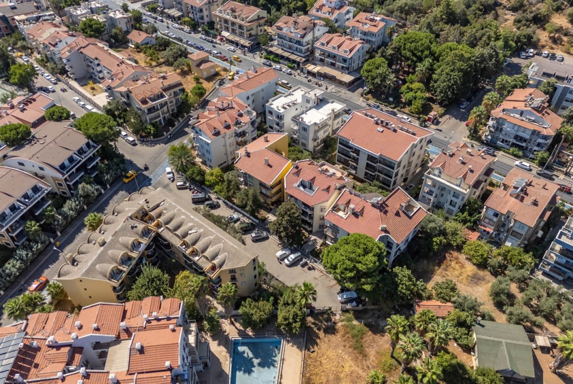 Marmaris Siteler’de Sahile Yürüme Mesafesinde Tadilatlı 2+1 Satılık Daire