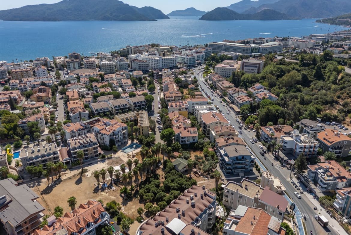 Marmaris Siteler’de Sahile Yürüme Mesafesinde Tadilatlı 2+1 Satılık Daire