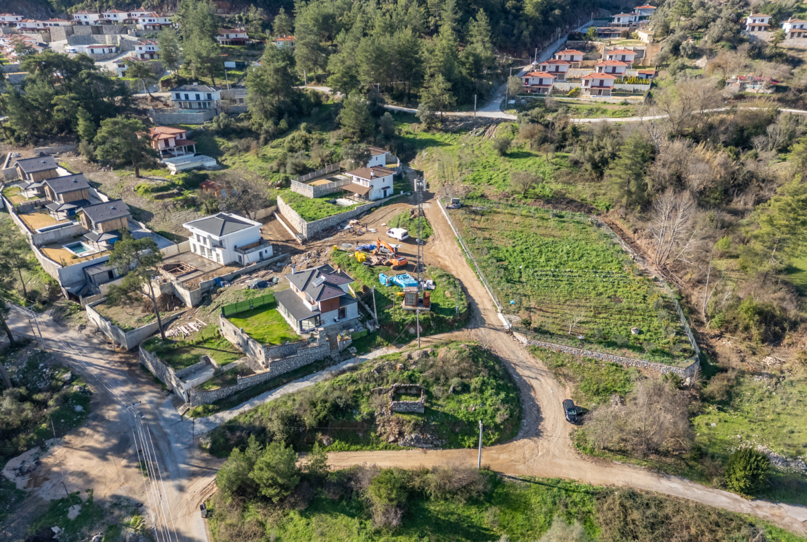 Marmaris Çetibeli’de 1.293 m2 Köşe Parsel 2 Villa İmarı