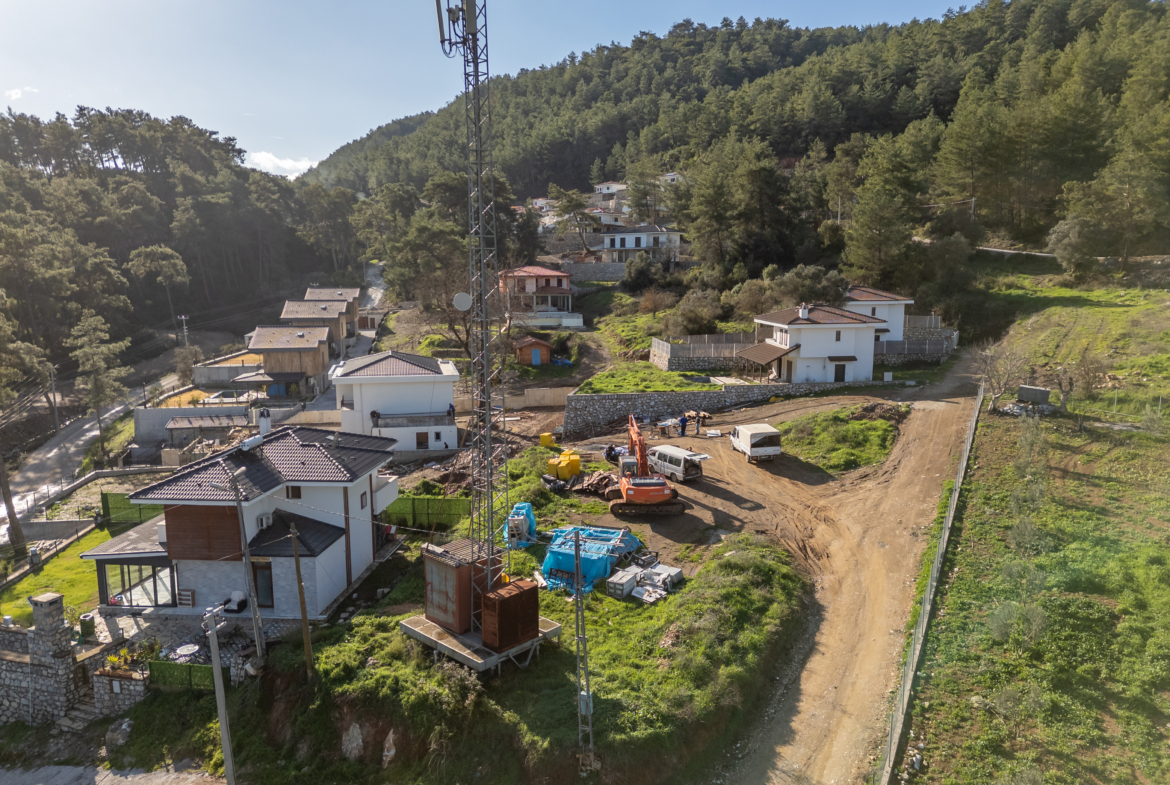 Marmaris Çetibeli’de 1.293 m2 Köşe Parsel 2 Villa İmarı