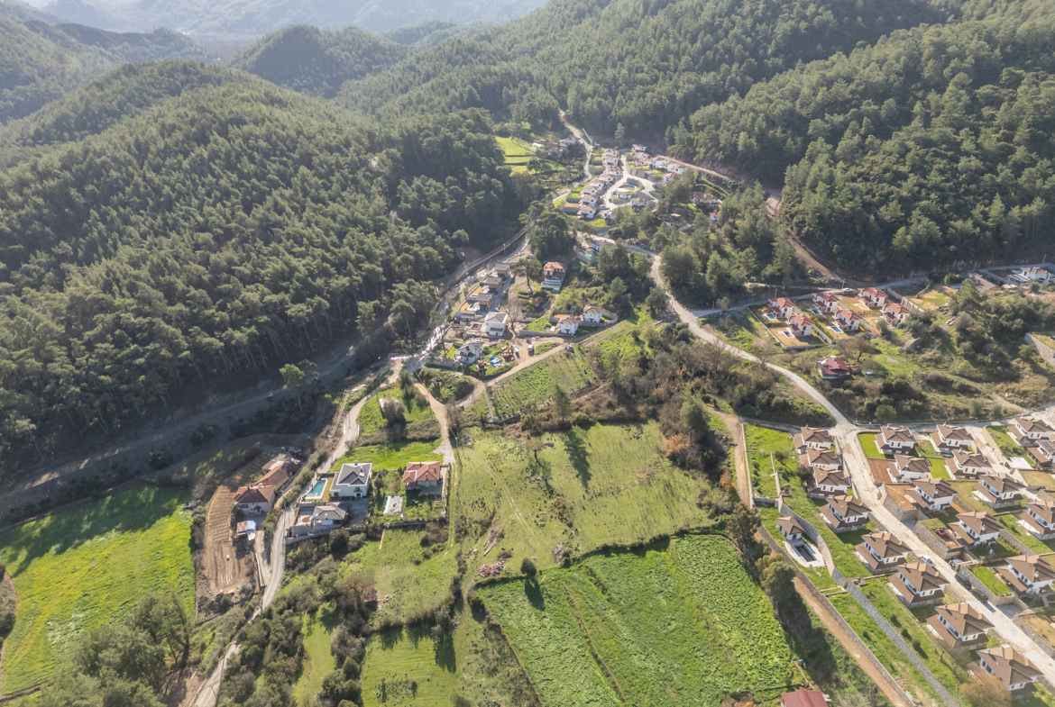Marmaris Çetibeli’de 1.293 m2 Köşe Parsel 2 Villa İmarı