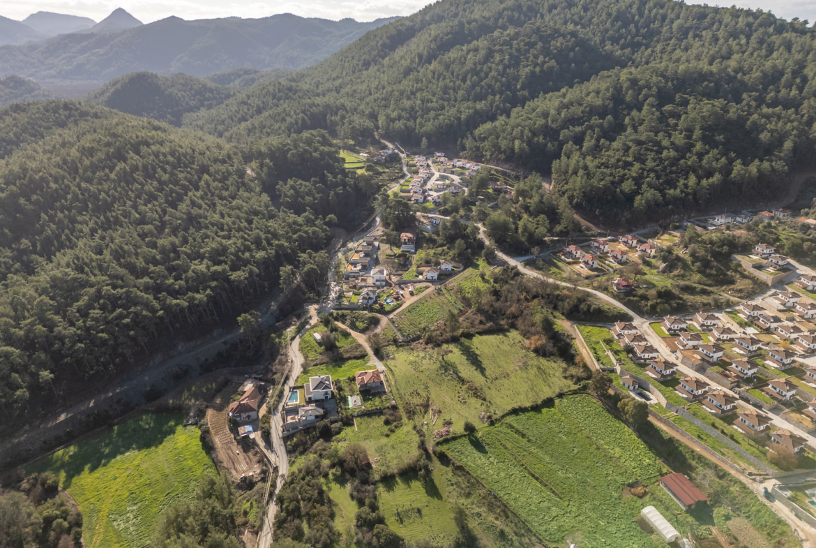 Marmaris Çetibeli’de 1.293 m2 Köşe Parsel 2 Villa İmarı
