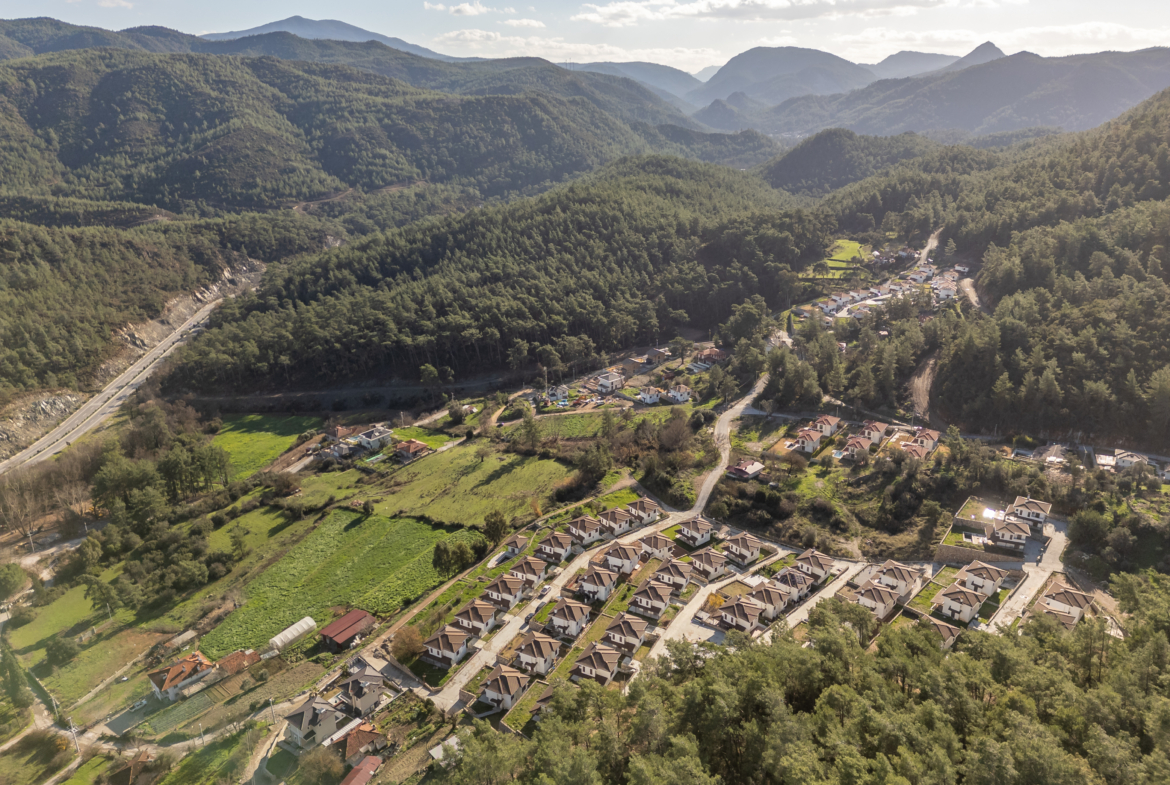 Marmaris Çetibeli’de 1.293 m2 Köşe Parsel 2 Villa İmarı