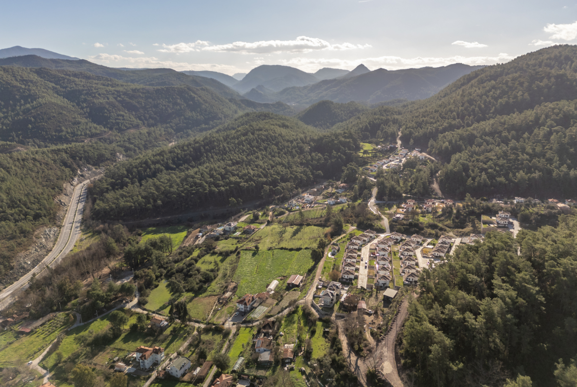Marmaris Çetibeli’de 1.293 m2 Köşe Parsel 2 Villa İmarı