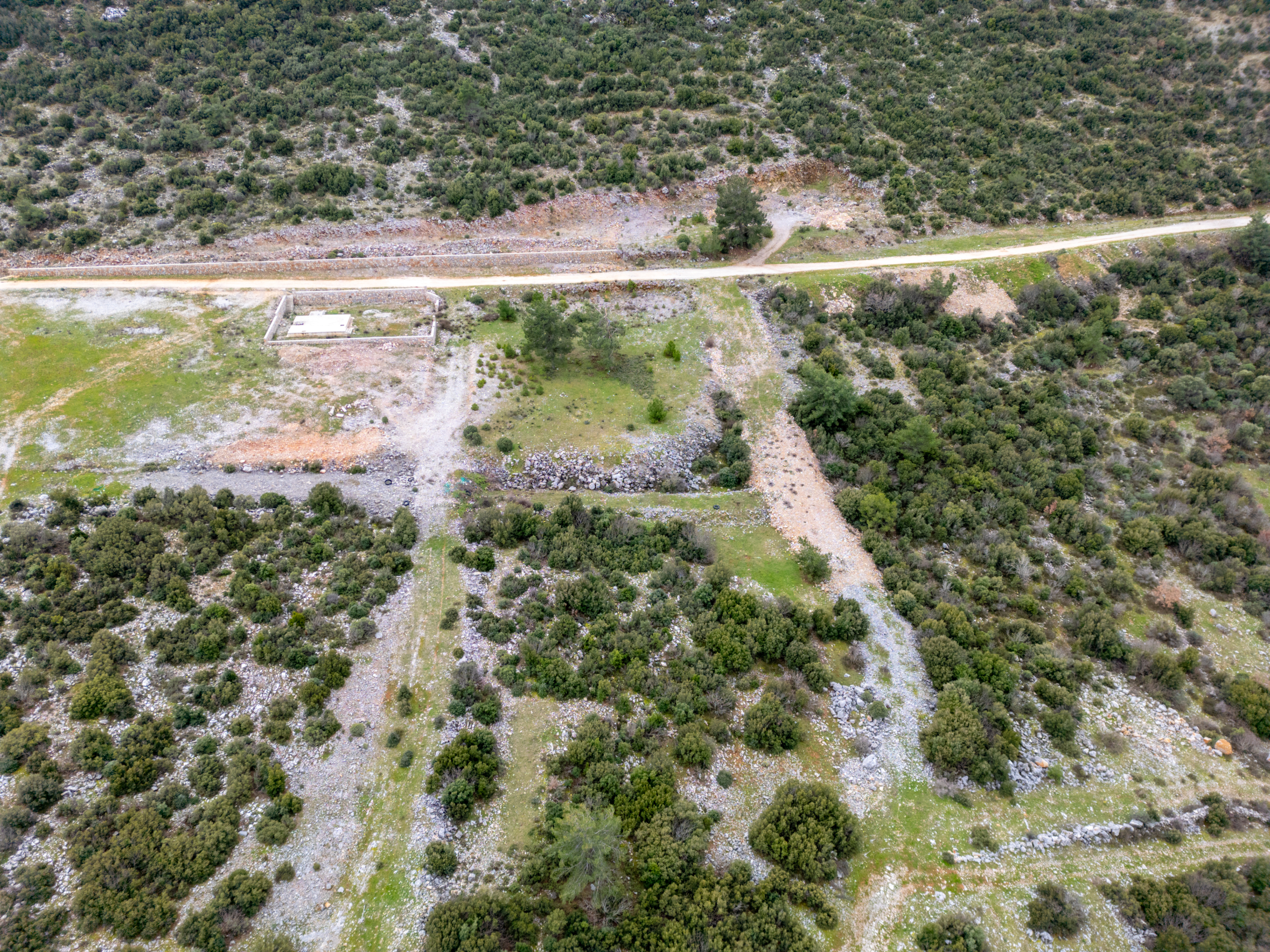 DJI_0729 MENTEŞE YERKESİKTE VİLLA YAPIMINA UYGUN KÖŞE PARSEL İMARLI ARSA