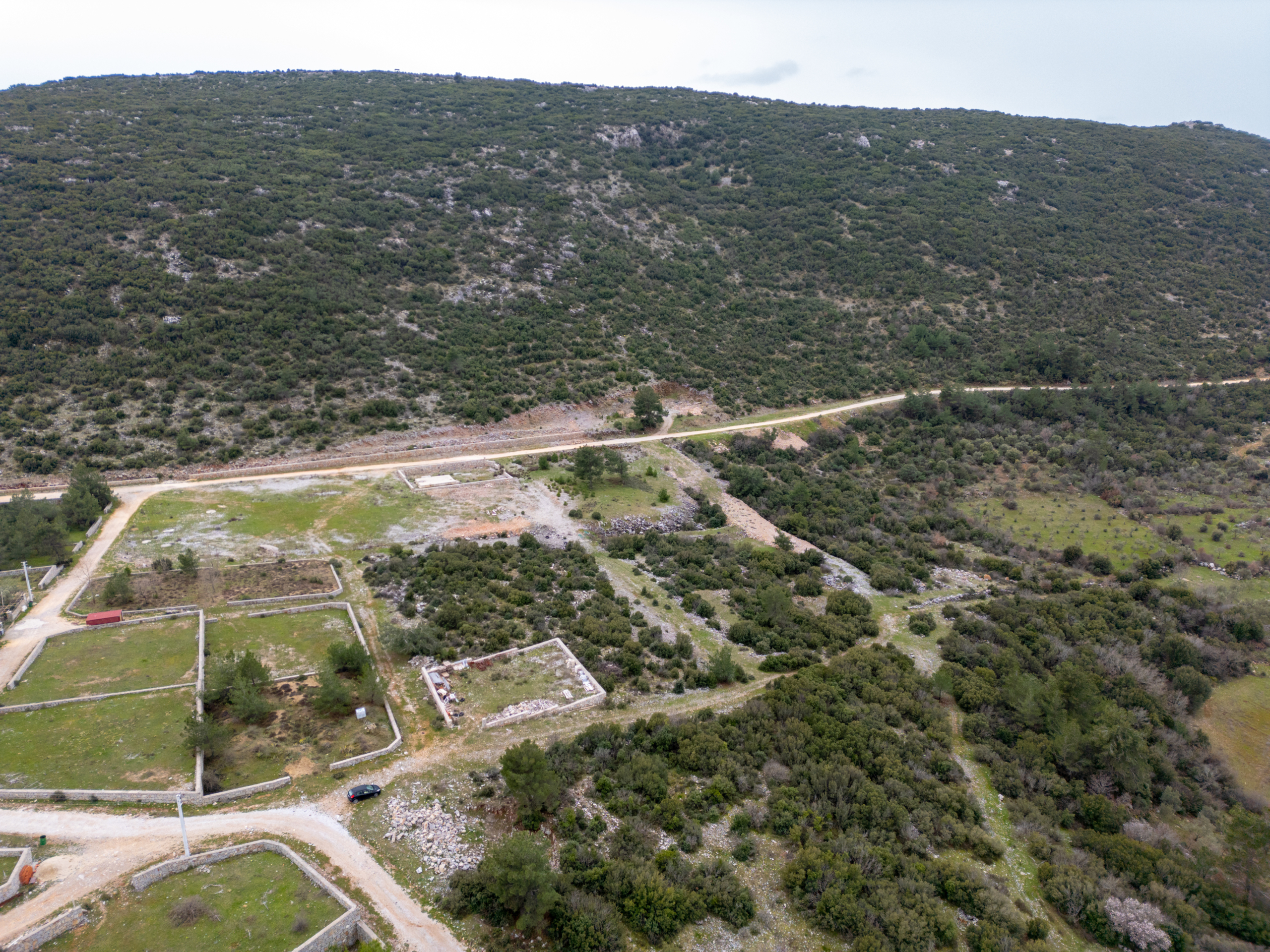 DJI_0736 MENTEŞE YERKESİKTE VİLLA YAPIMINA UYGUN KÖŞE PARSEL İMARLI ARSA